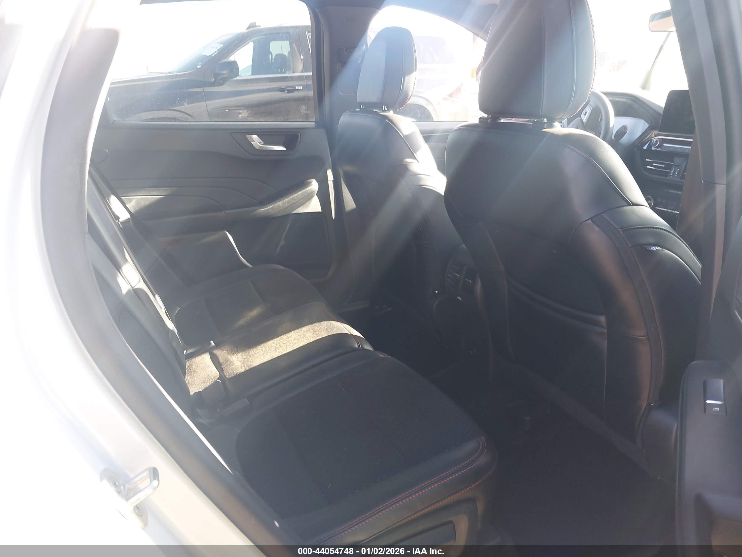 FORD ESCAPE image 8