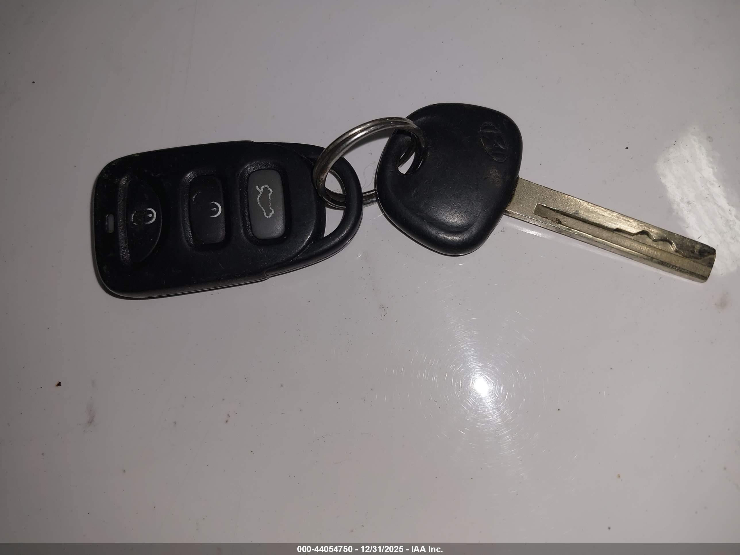 HYUNDAI ELANTRA image 11