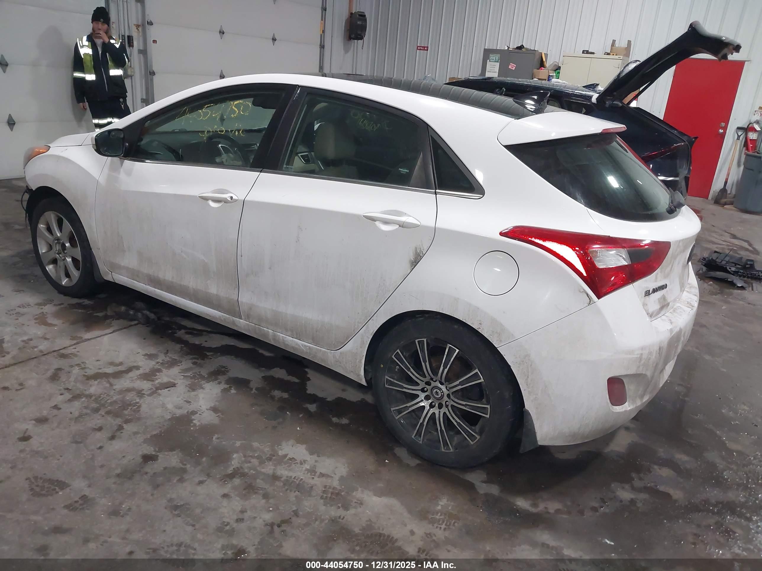 HYUNDAI ELANTRA image 3