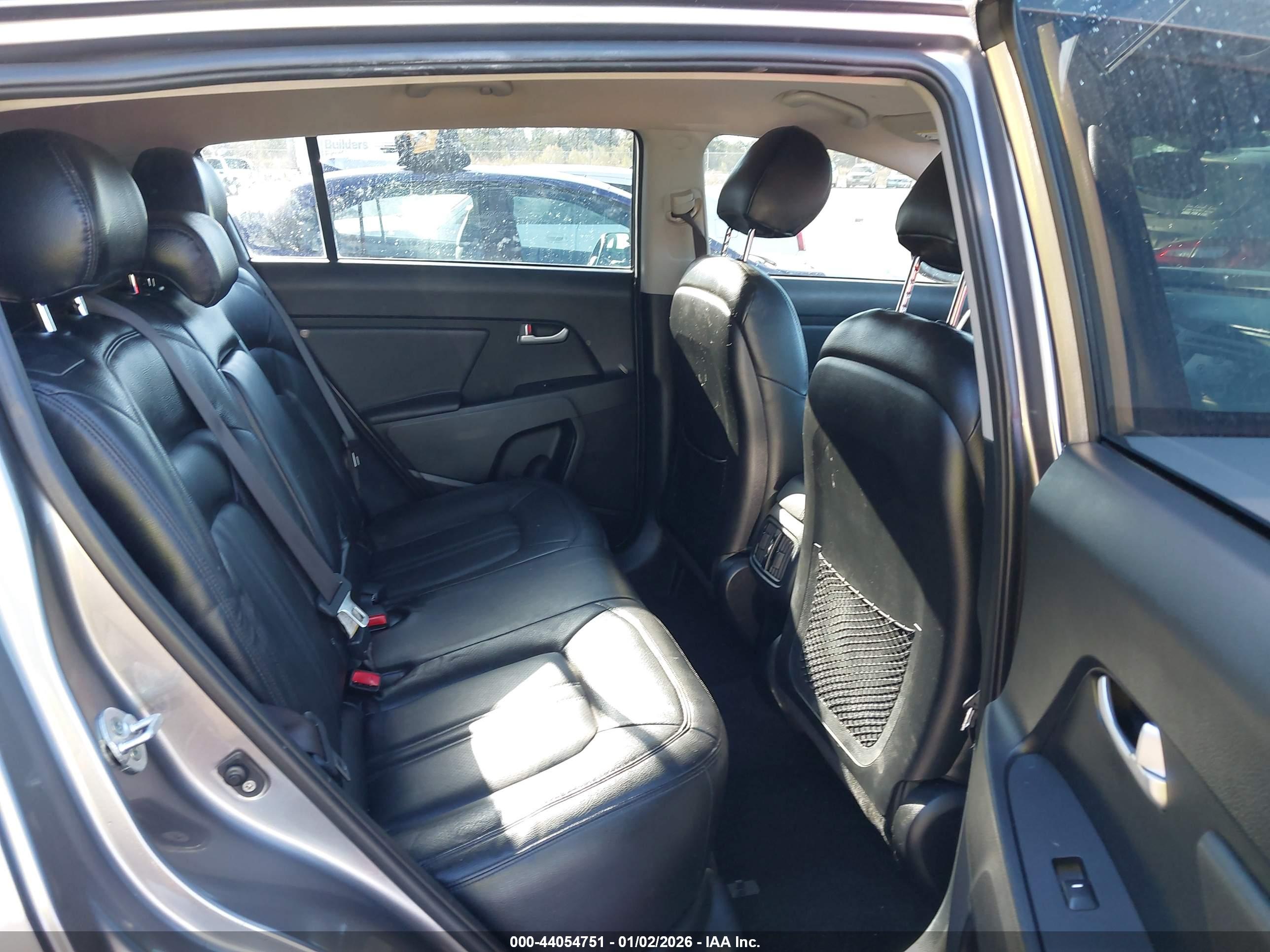 KIA SPORTAGE image 8