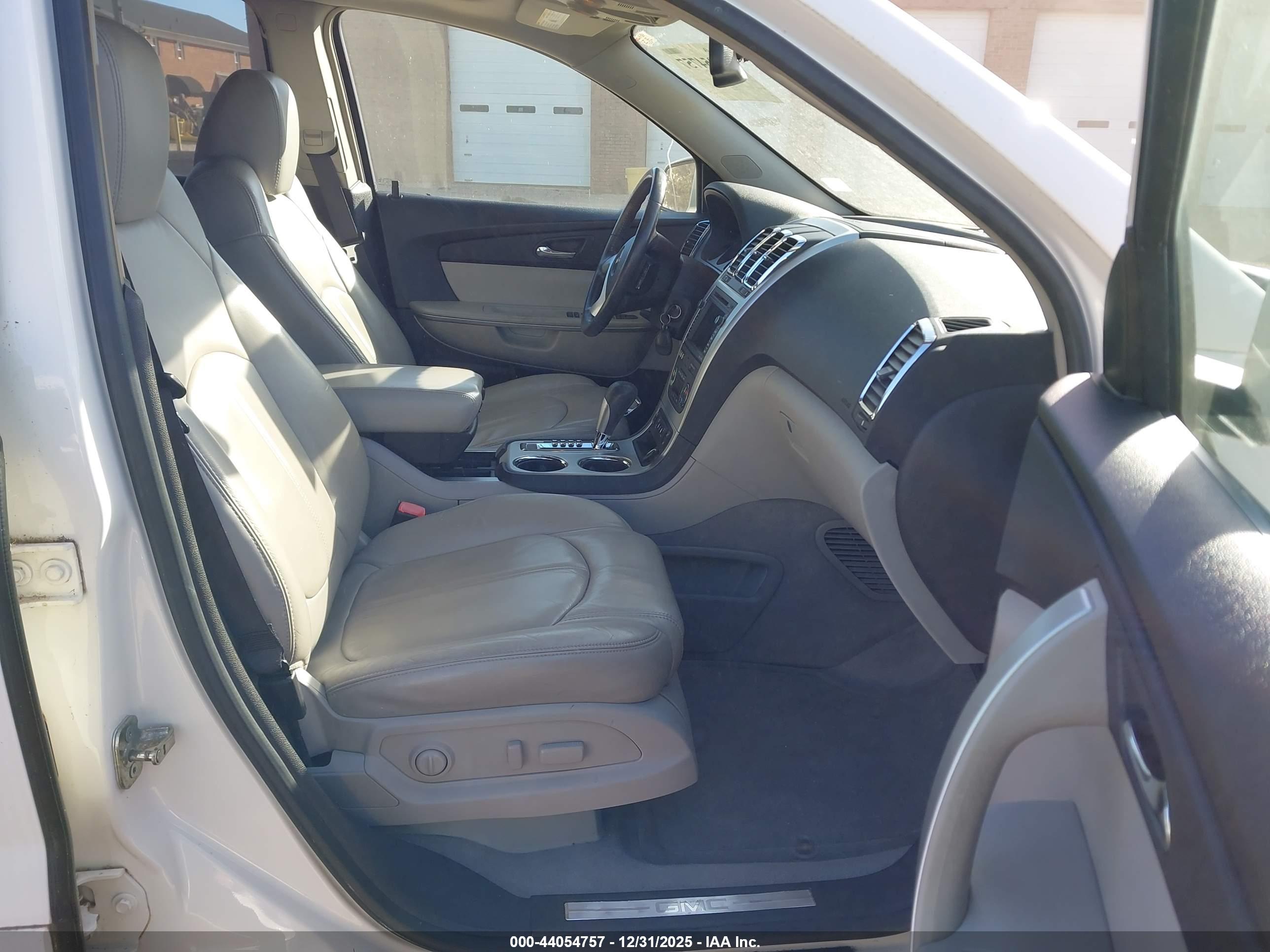 GMC ACADIA image 5