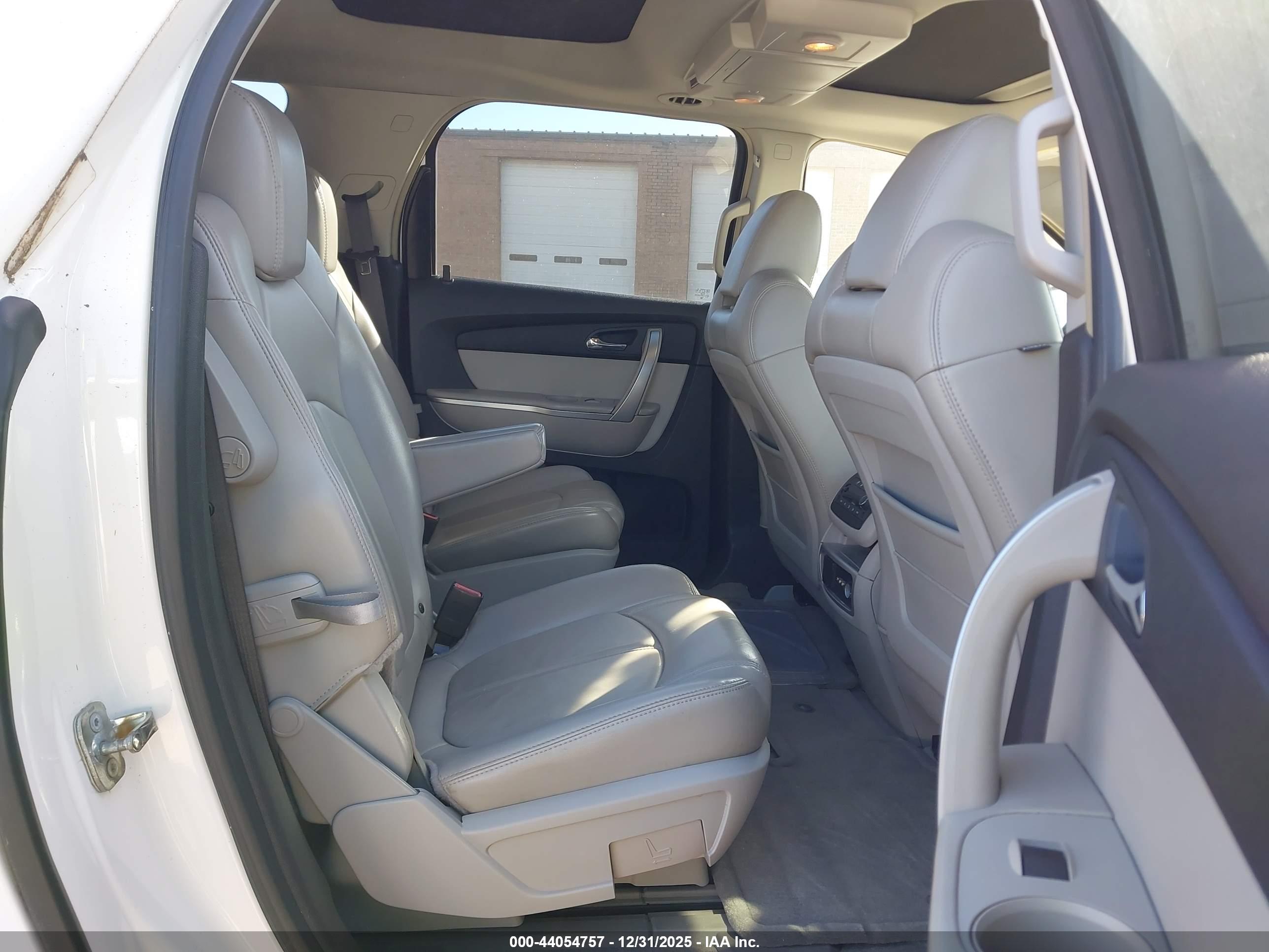 GMC ACADIA image 8