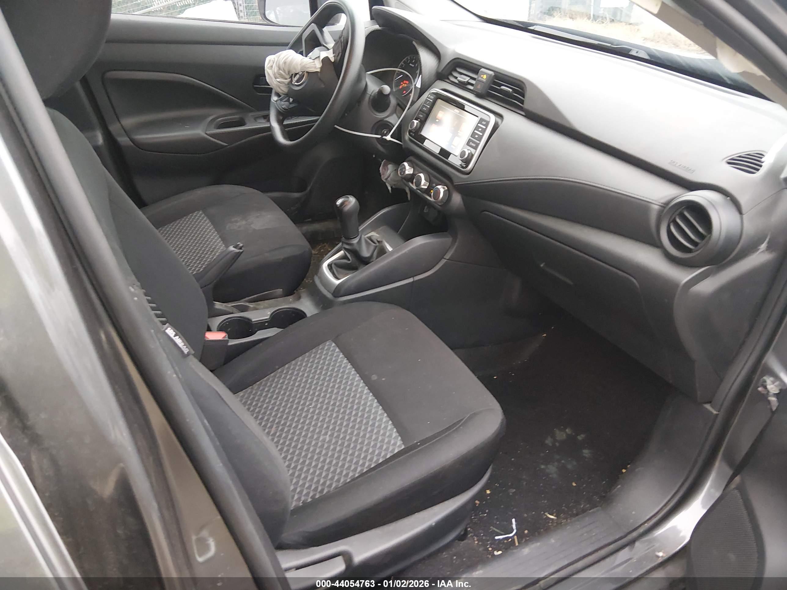 NISSAN VERSA image 5