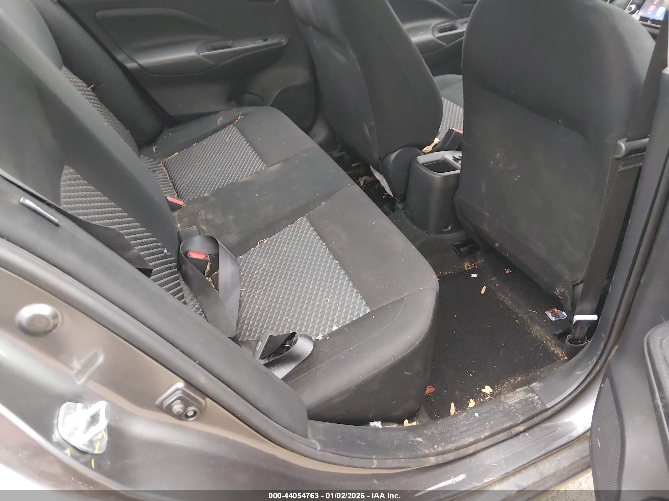 NISSAN VERSA image 8