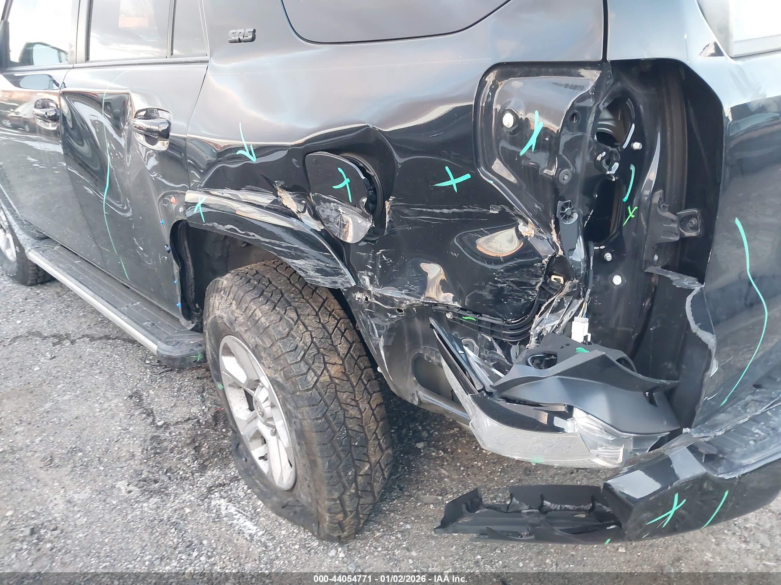 TOYOTA 4RUNNER image 6