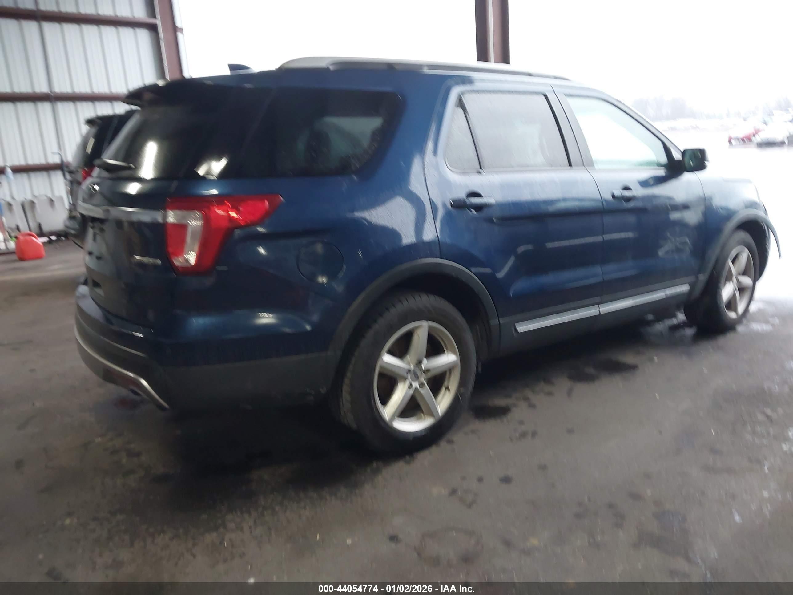 FORD EXPLORER image 4