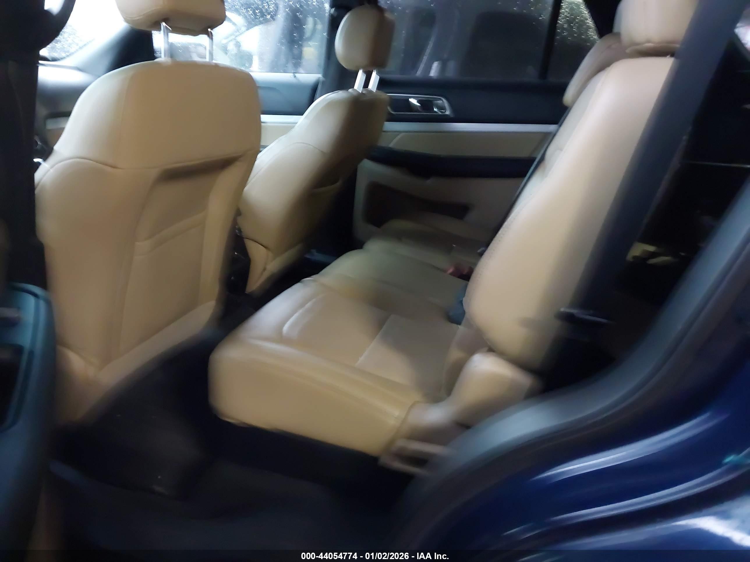 FORD EXPLORER image 8