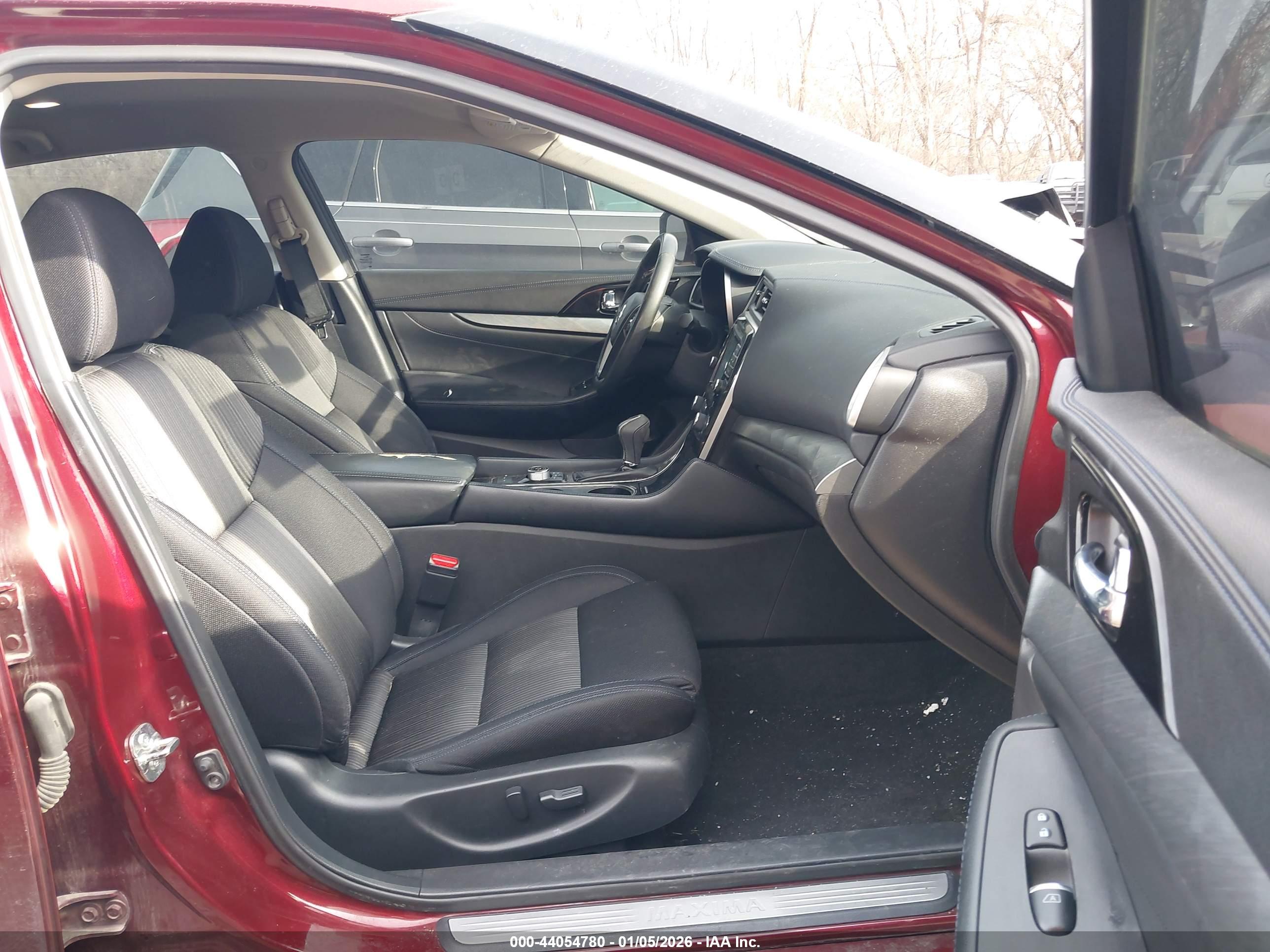 NISSAN MAXIMA image 5