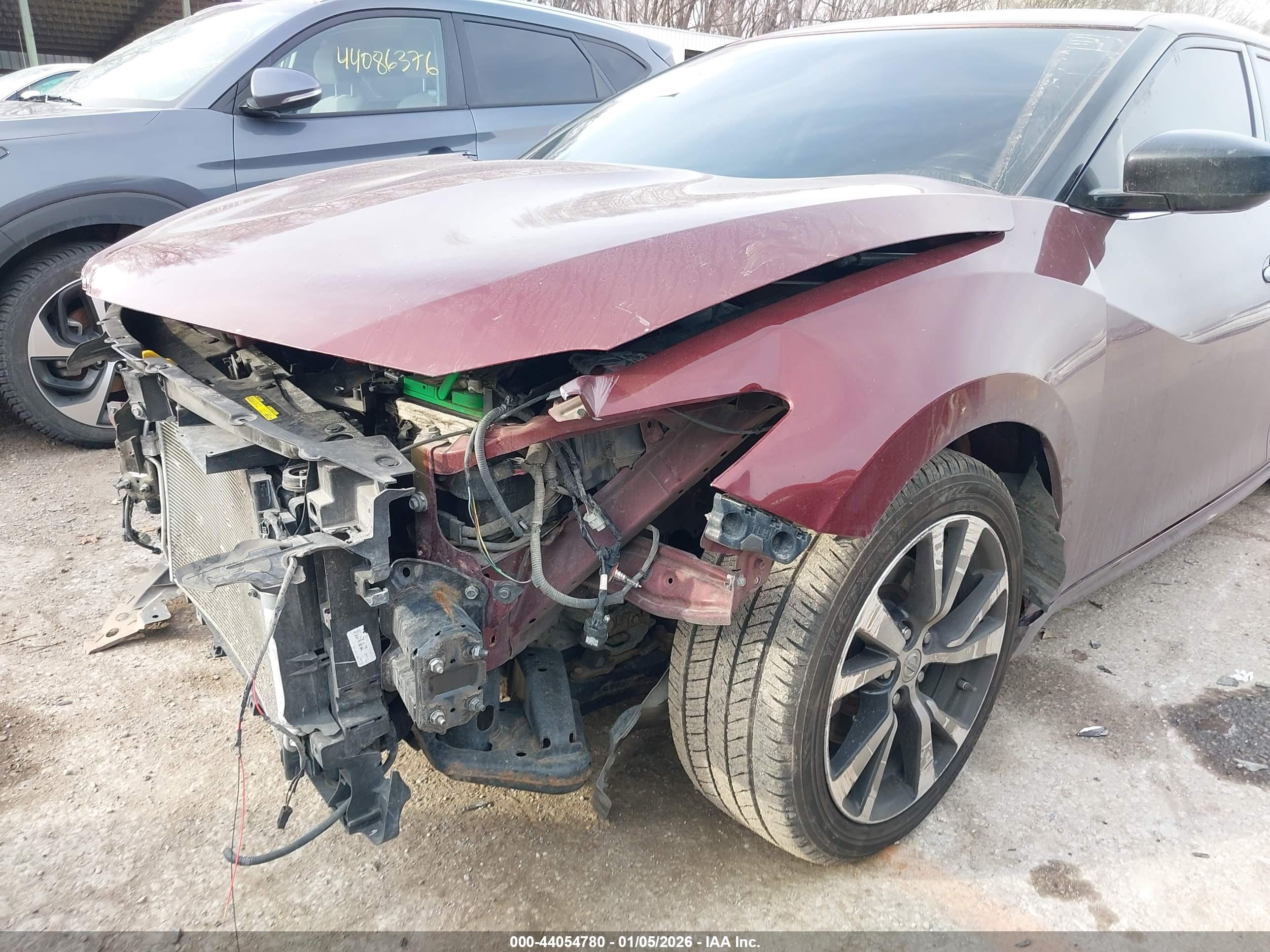 NISSAN MAXIMA image 6