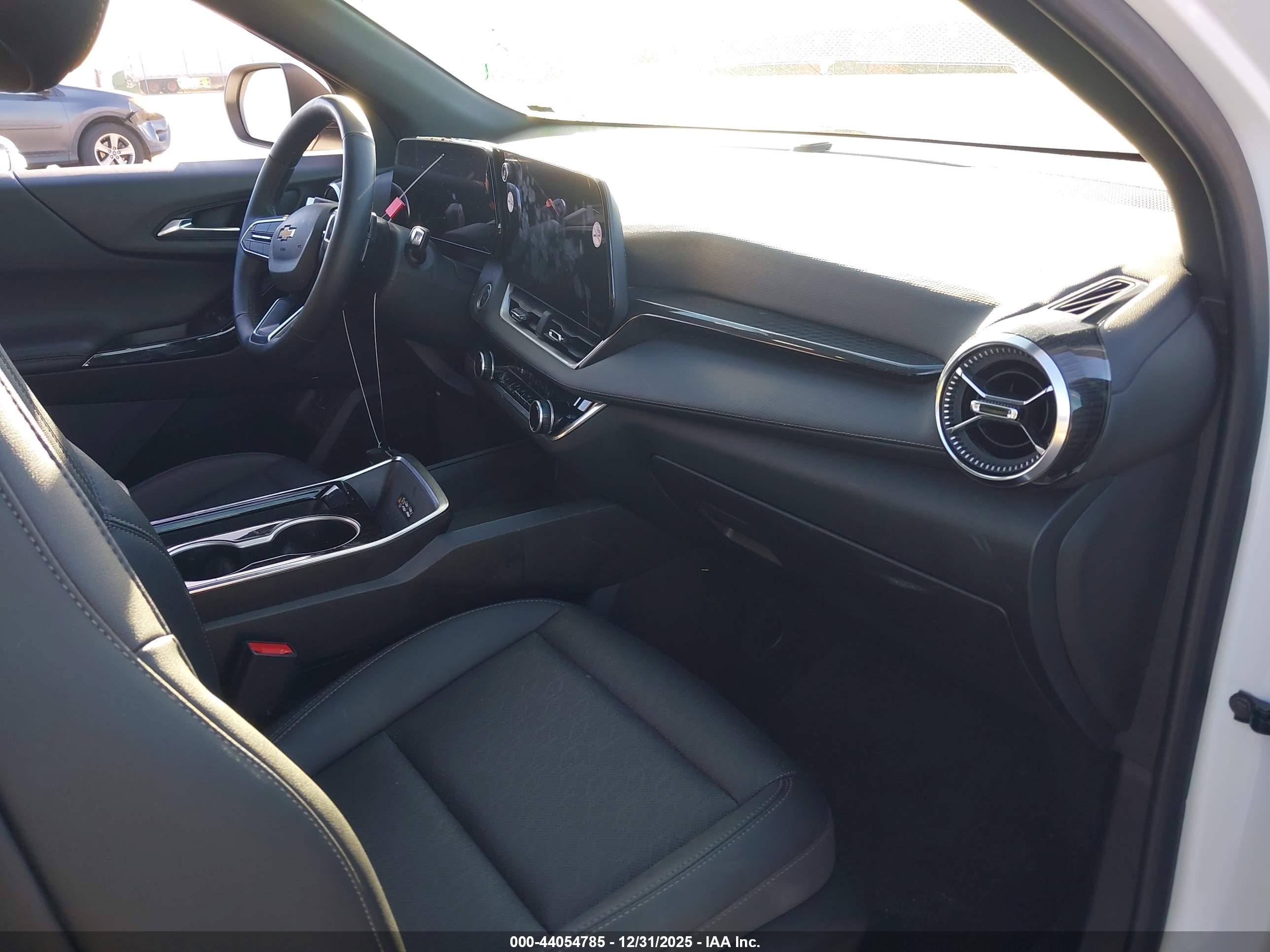 CHEVROLET EQUINOX image 5