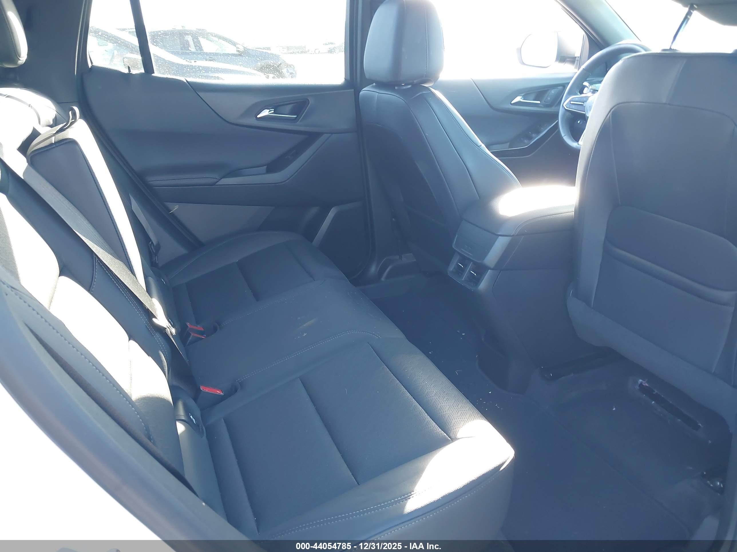 CHEVROLET EQUINOX image 8