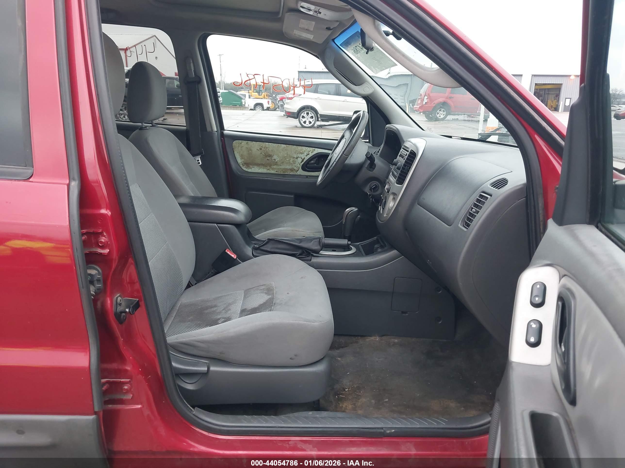 FORD ESCAPE image 5