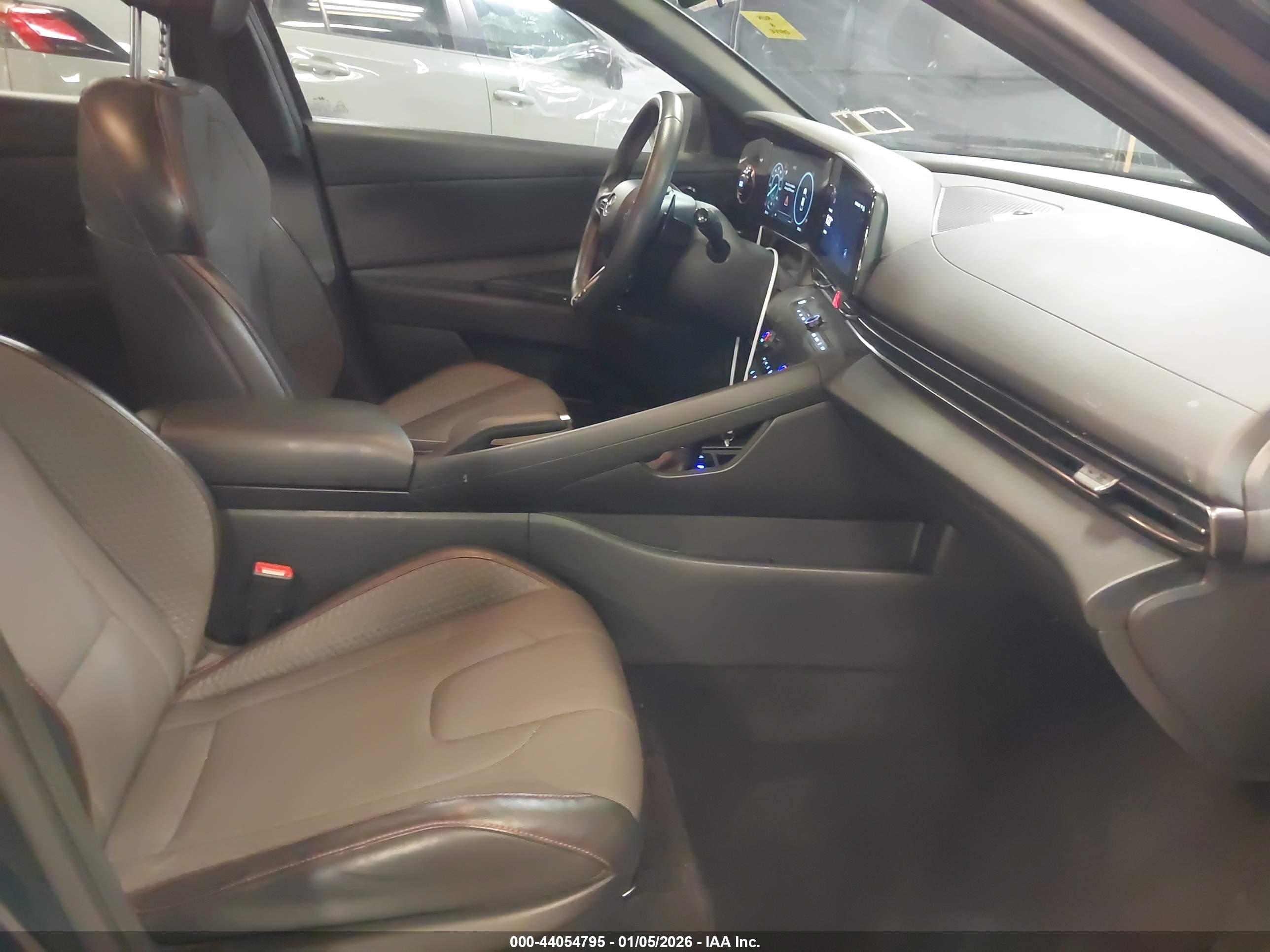 HYUNDAI ELANTRA image 5