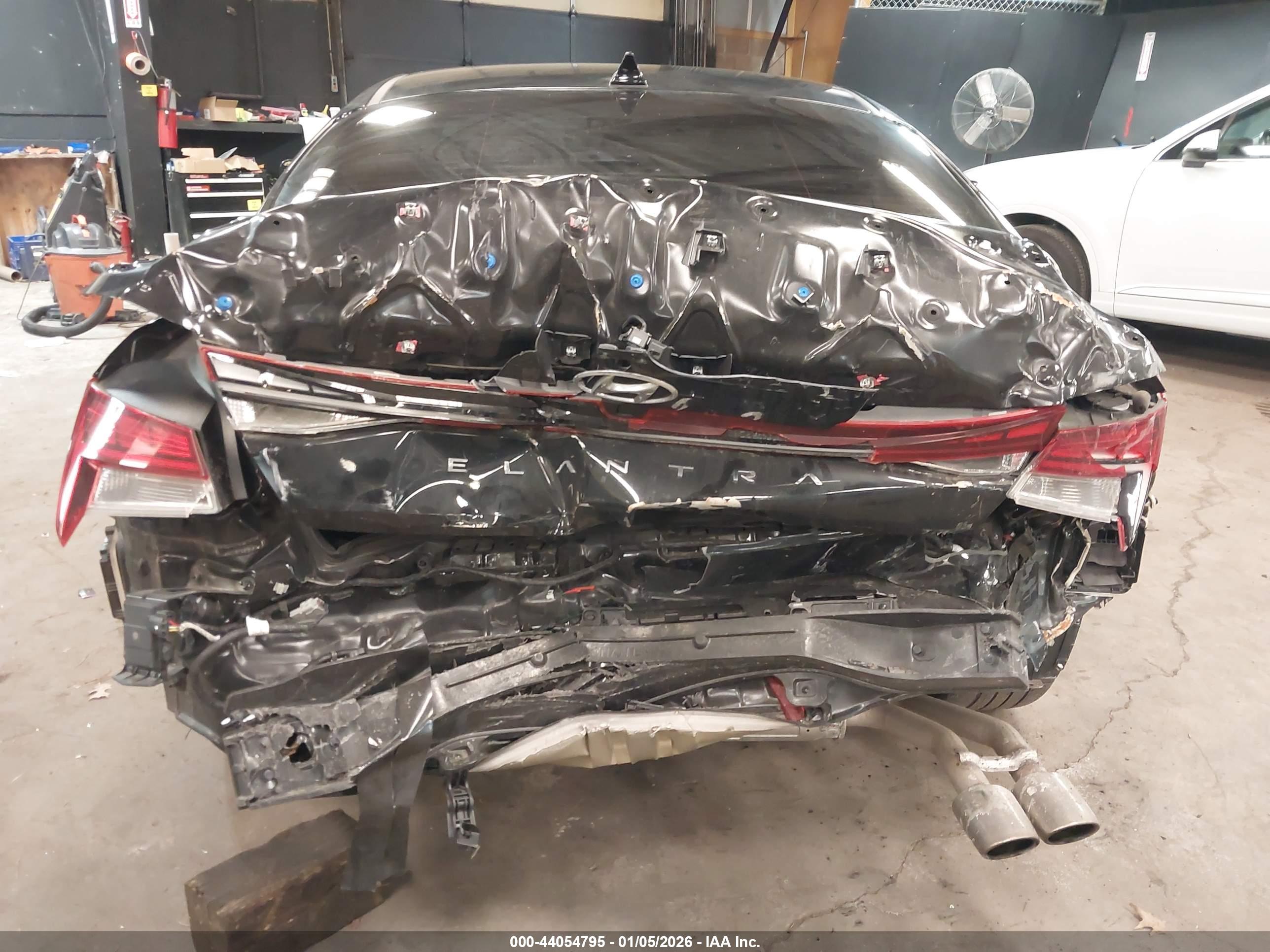 HYUNDAI ELANTRA image 6