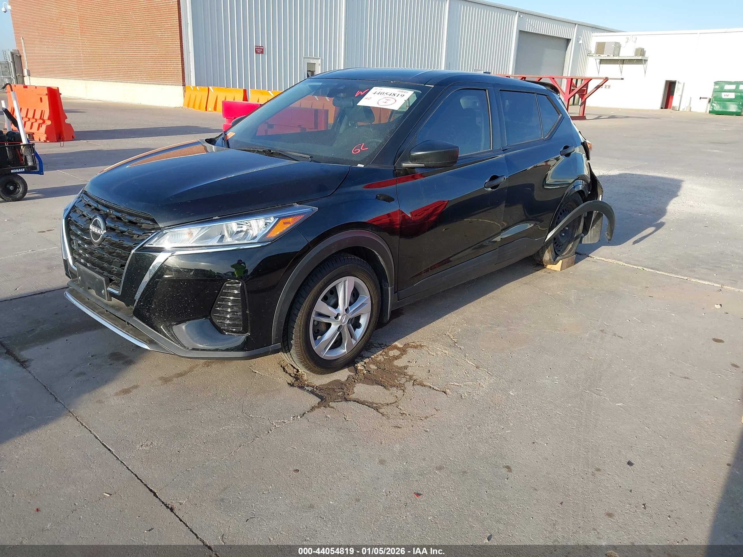 NISSAN KICKS image 2