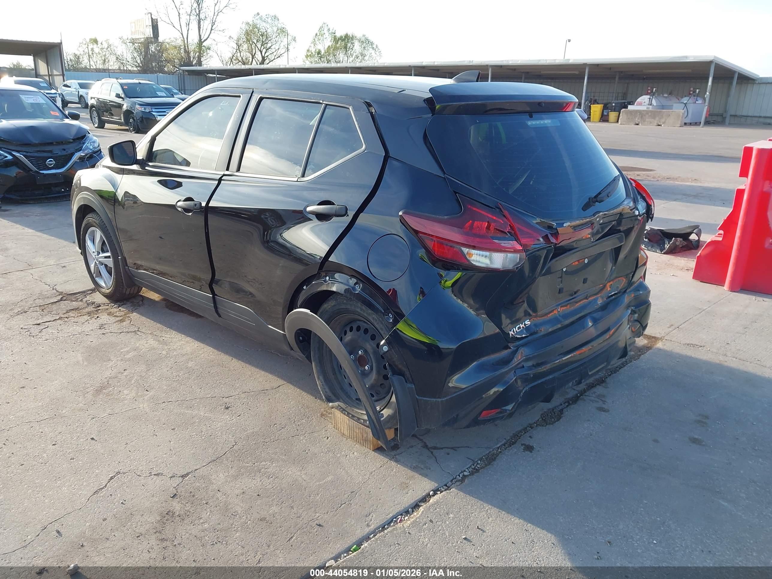 NISSAN KICKS image 3