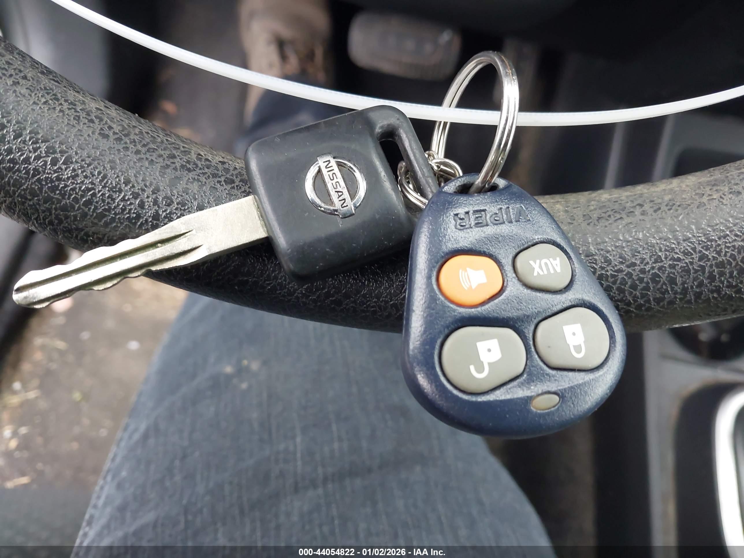 NISSAN VERSA image 11