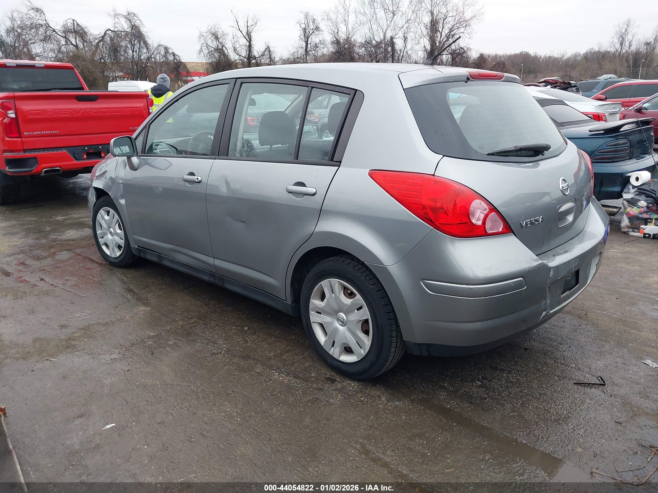 NISSAN VERSA image 3