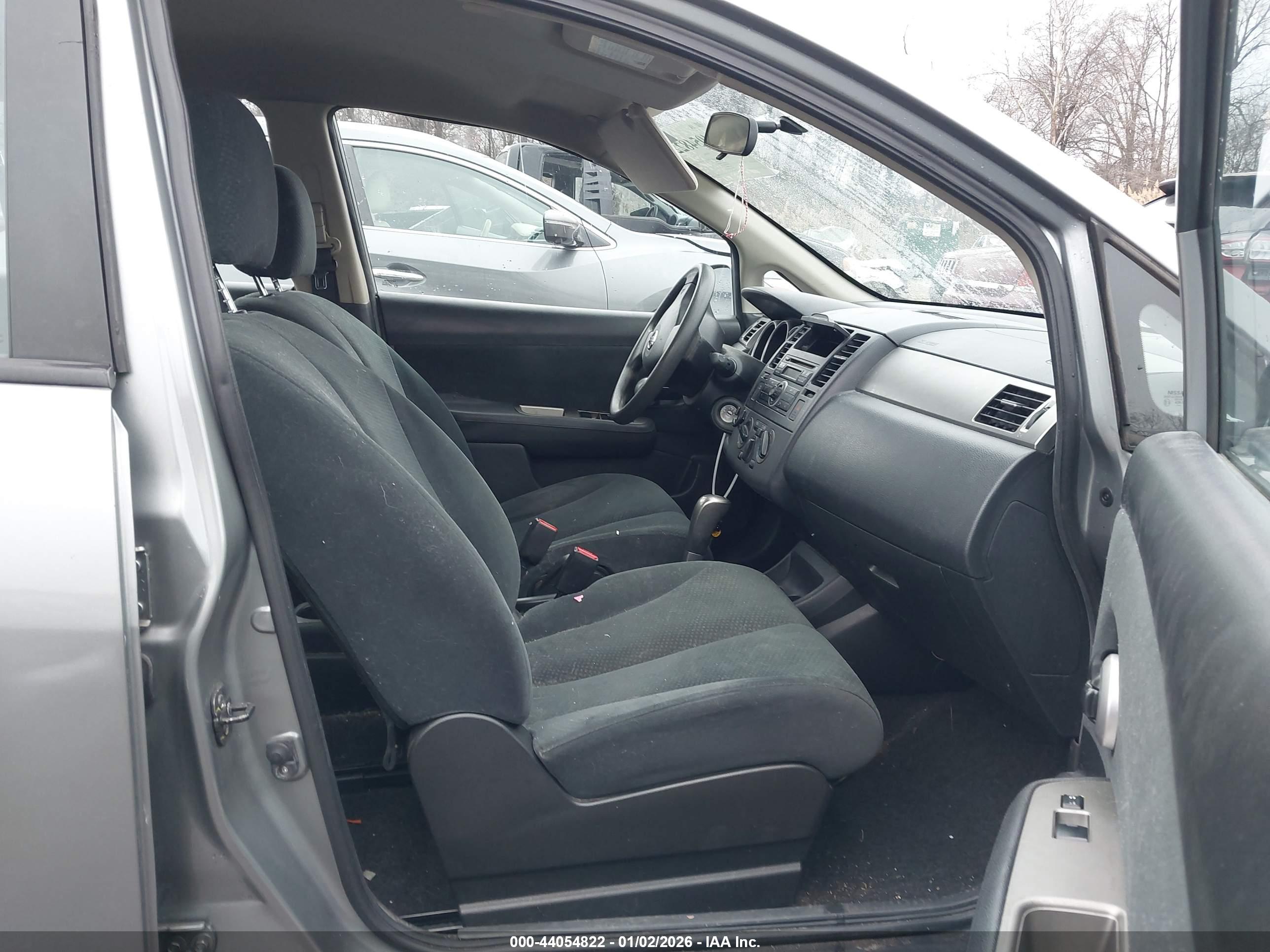 NISSAN VERSA image 5