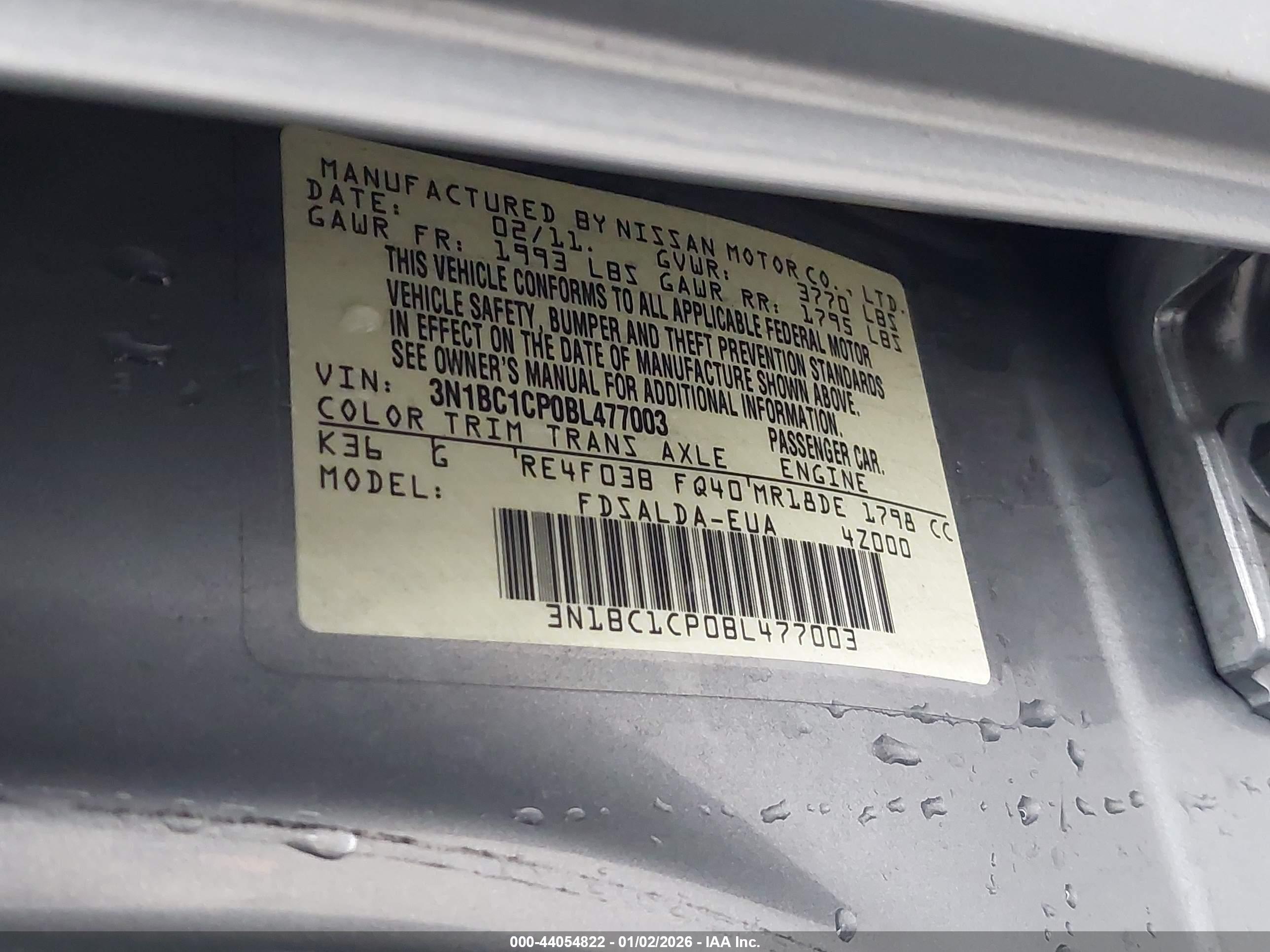 NISSAN VERSA image 9