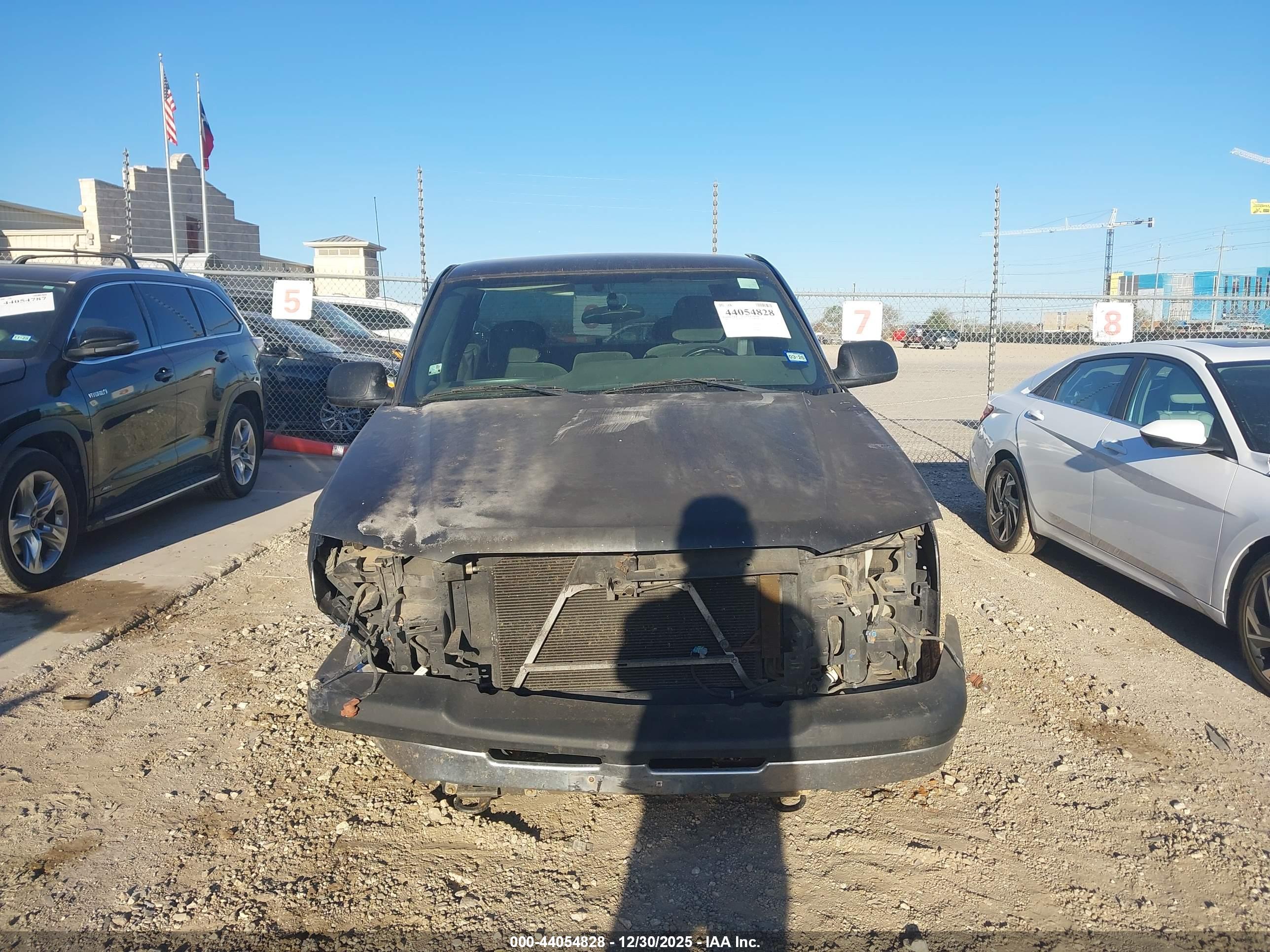 CHEVROLET SILVERADO image 6