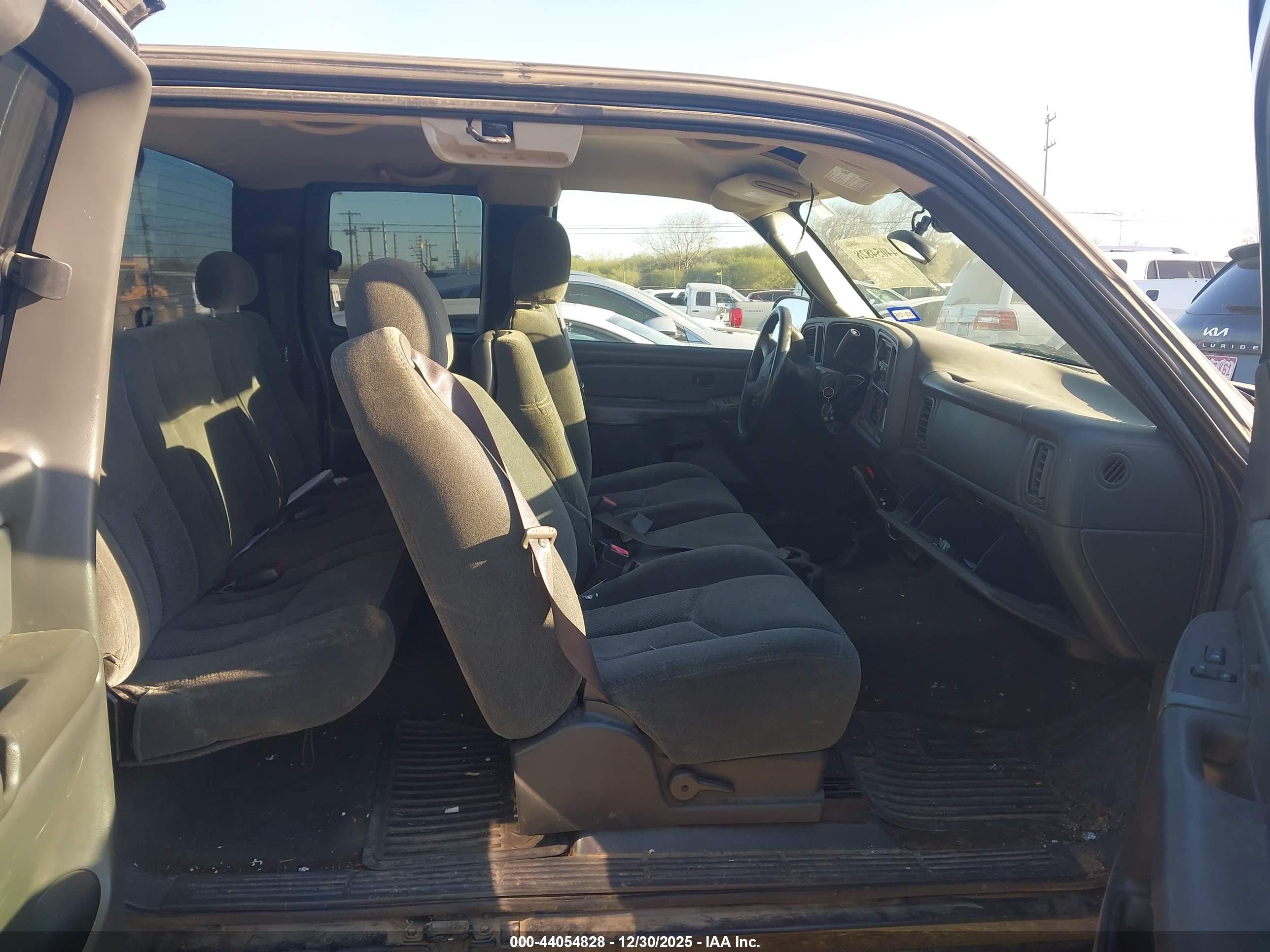 CHEVROLET SILVERADO image 8
