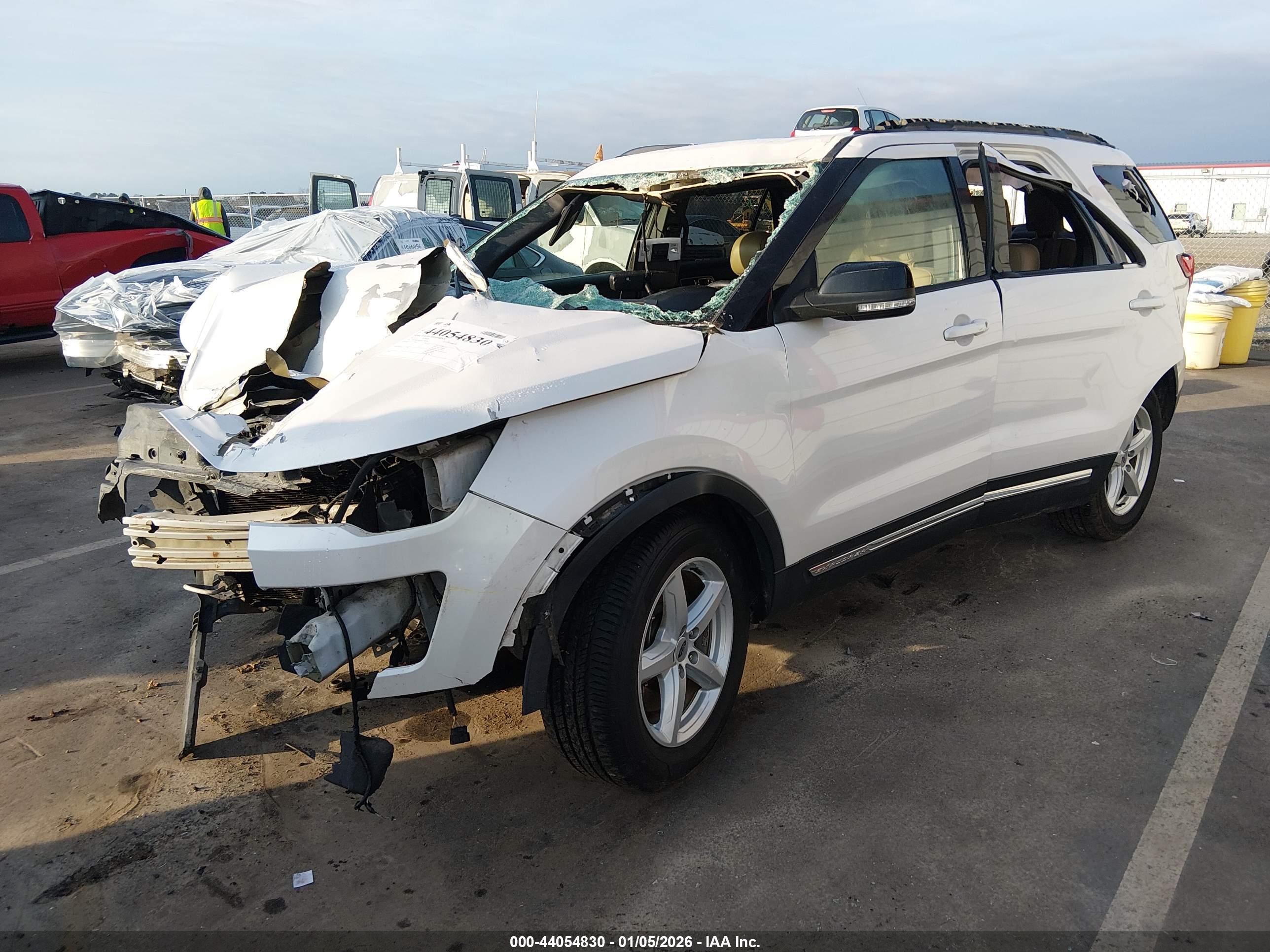 FORD EXPLORER image 2
