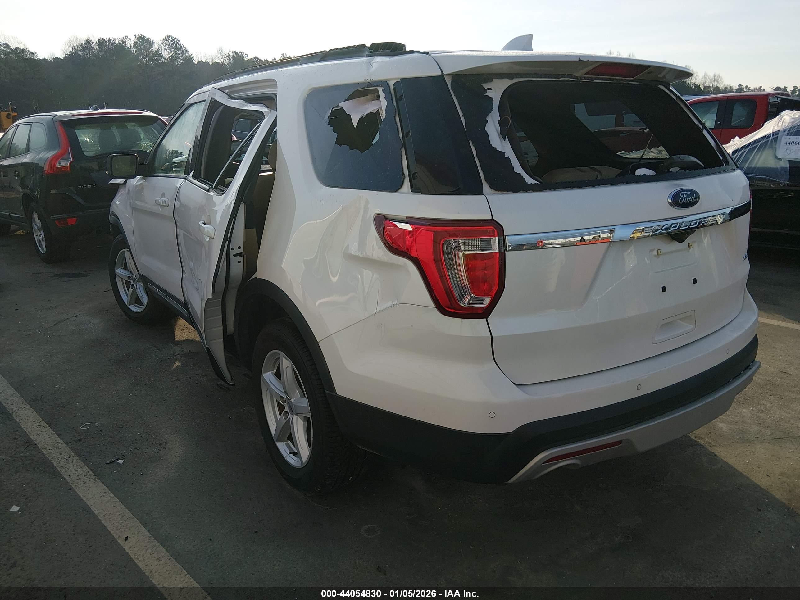 FORD EXPLORER image 3