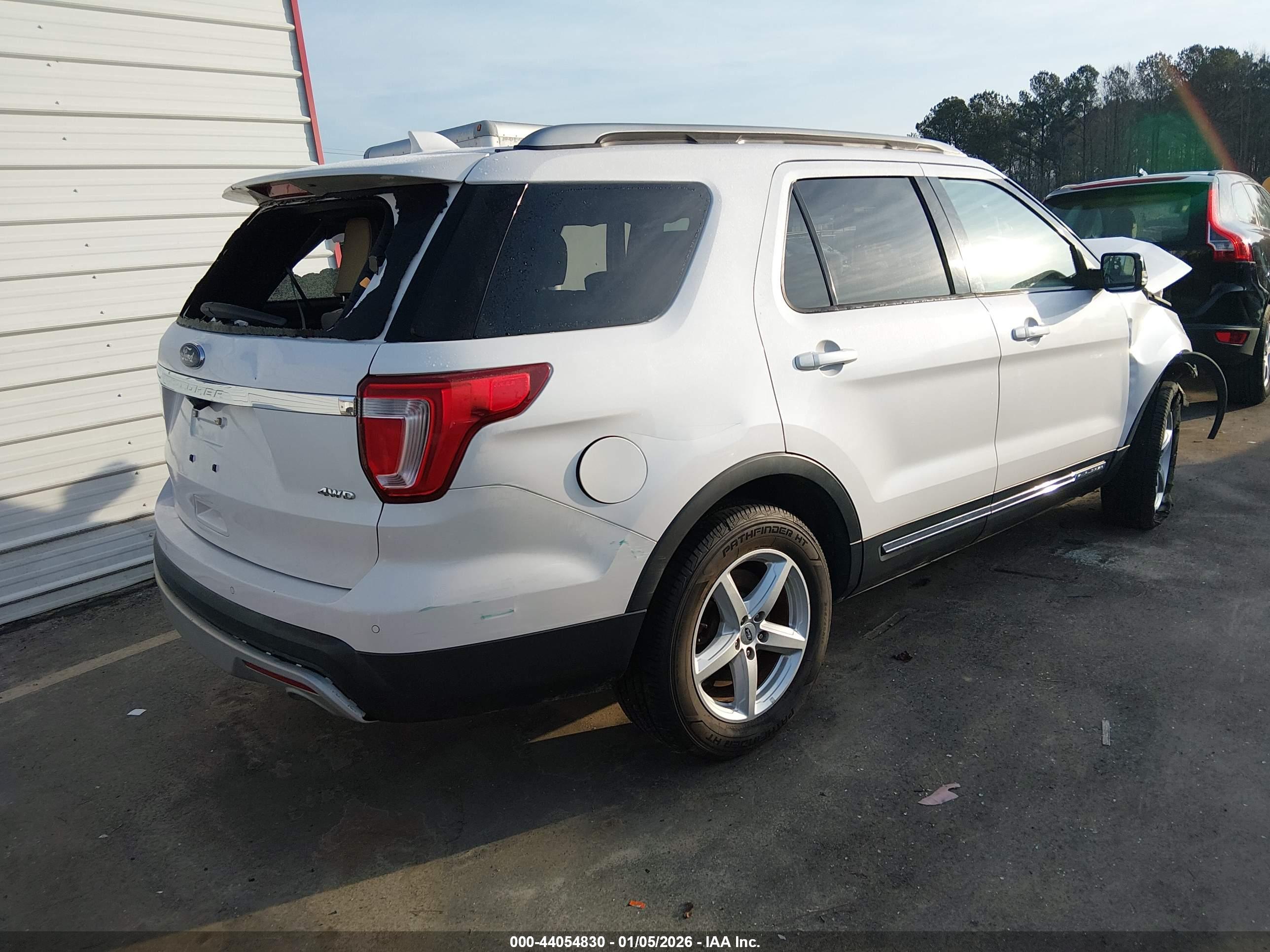 FORD EXPLORER image 4