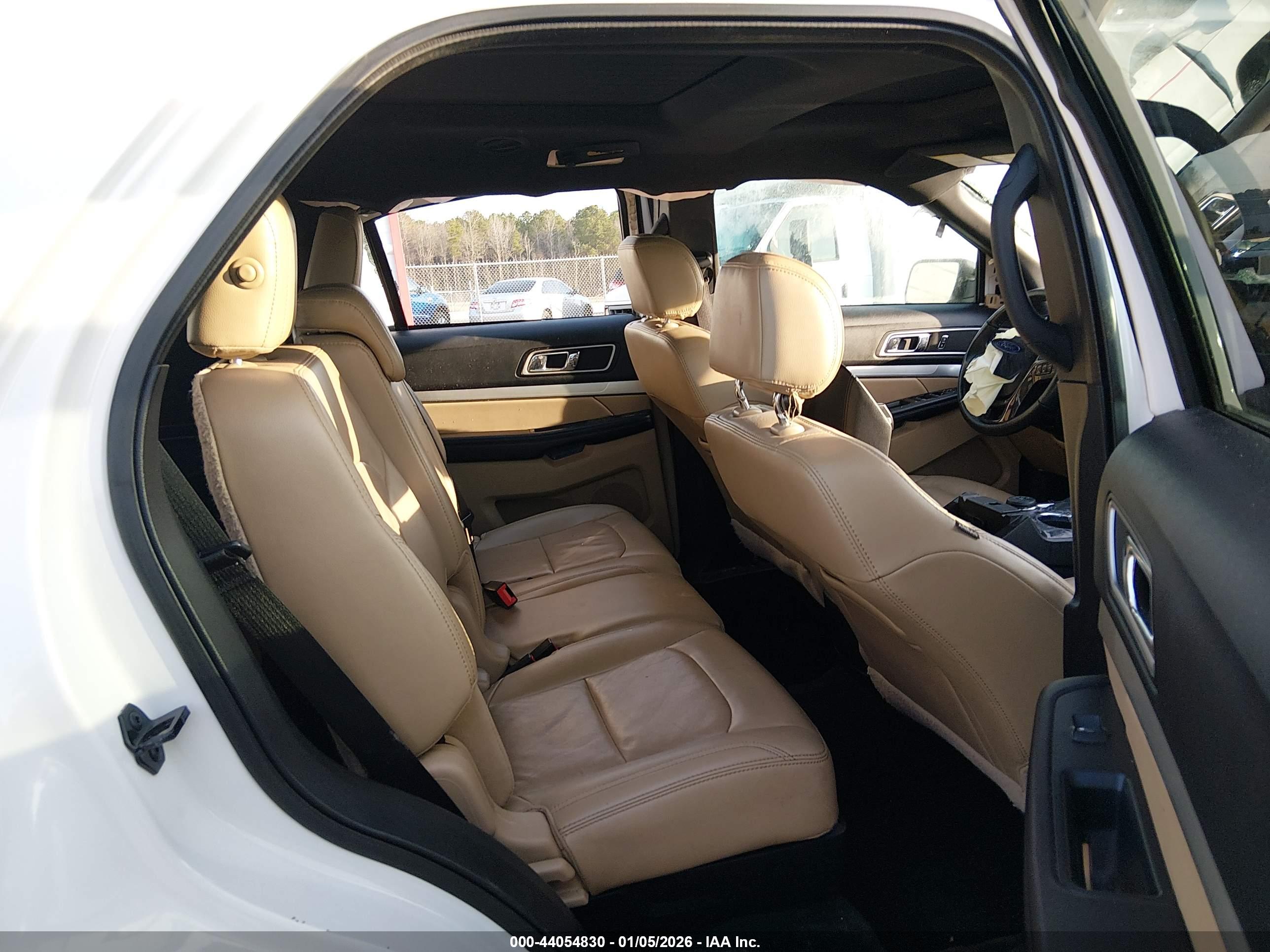 FORD EXPLORER image 8
