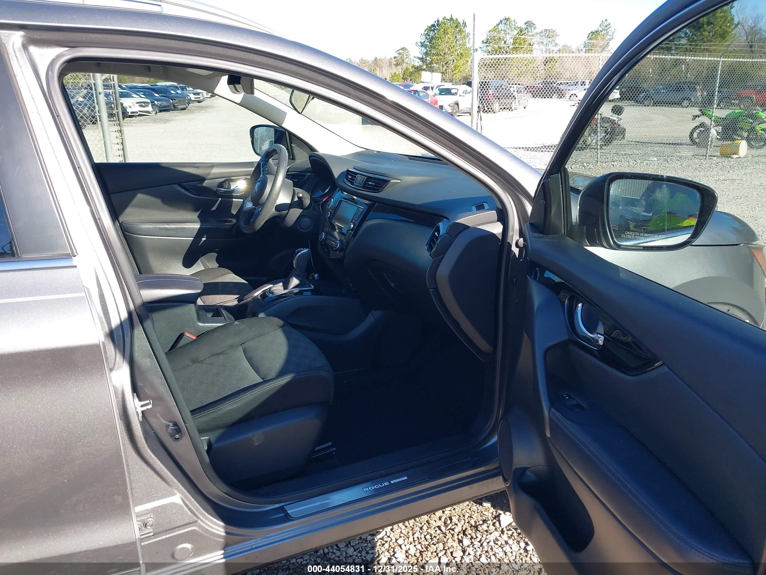 NISSAN ROGUE image 5