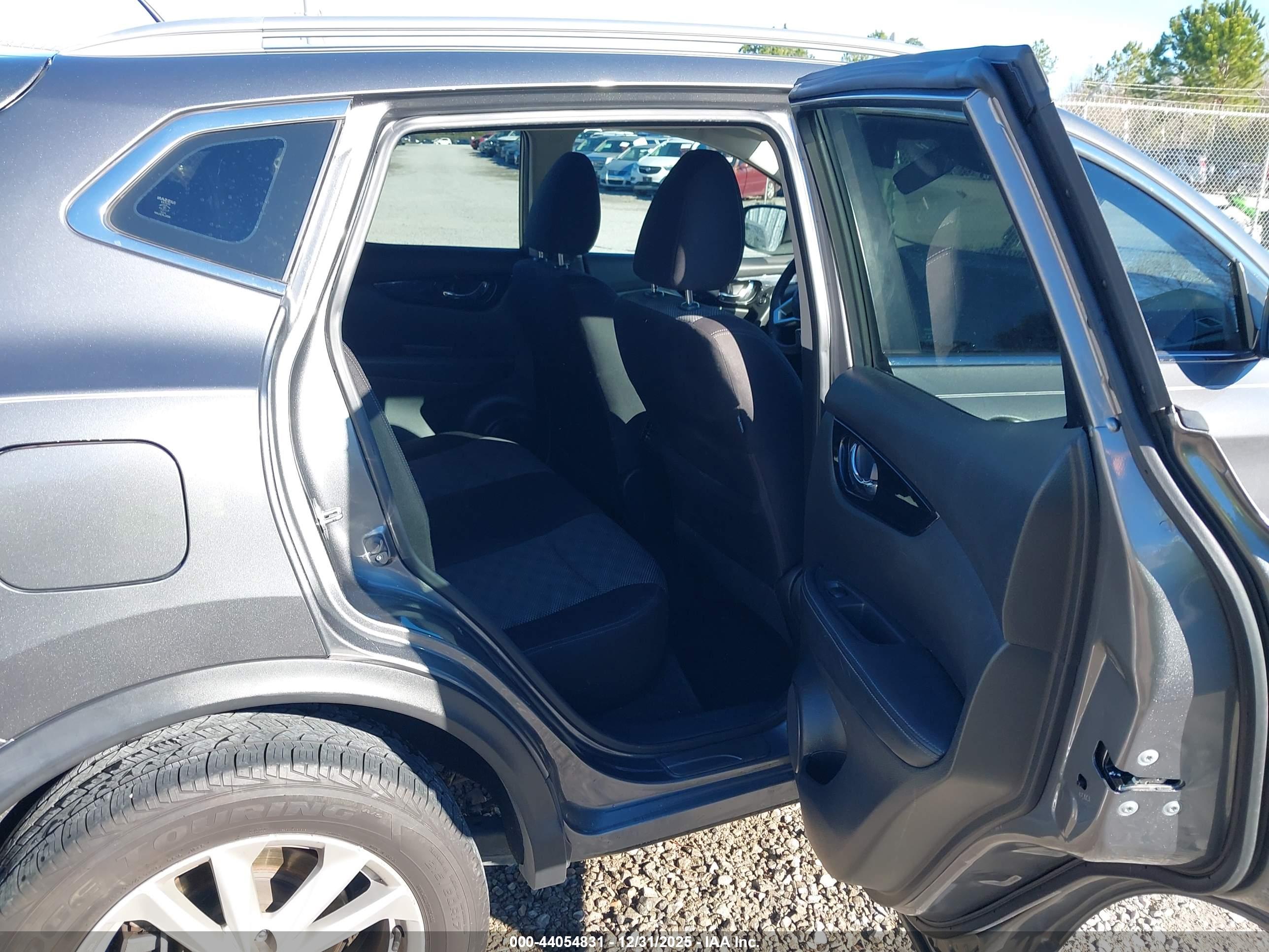NISSAN ROGUE image 8