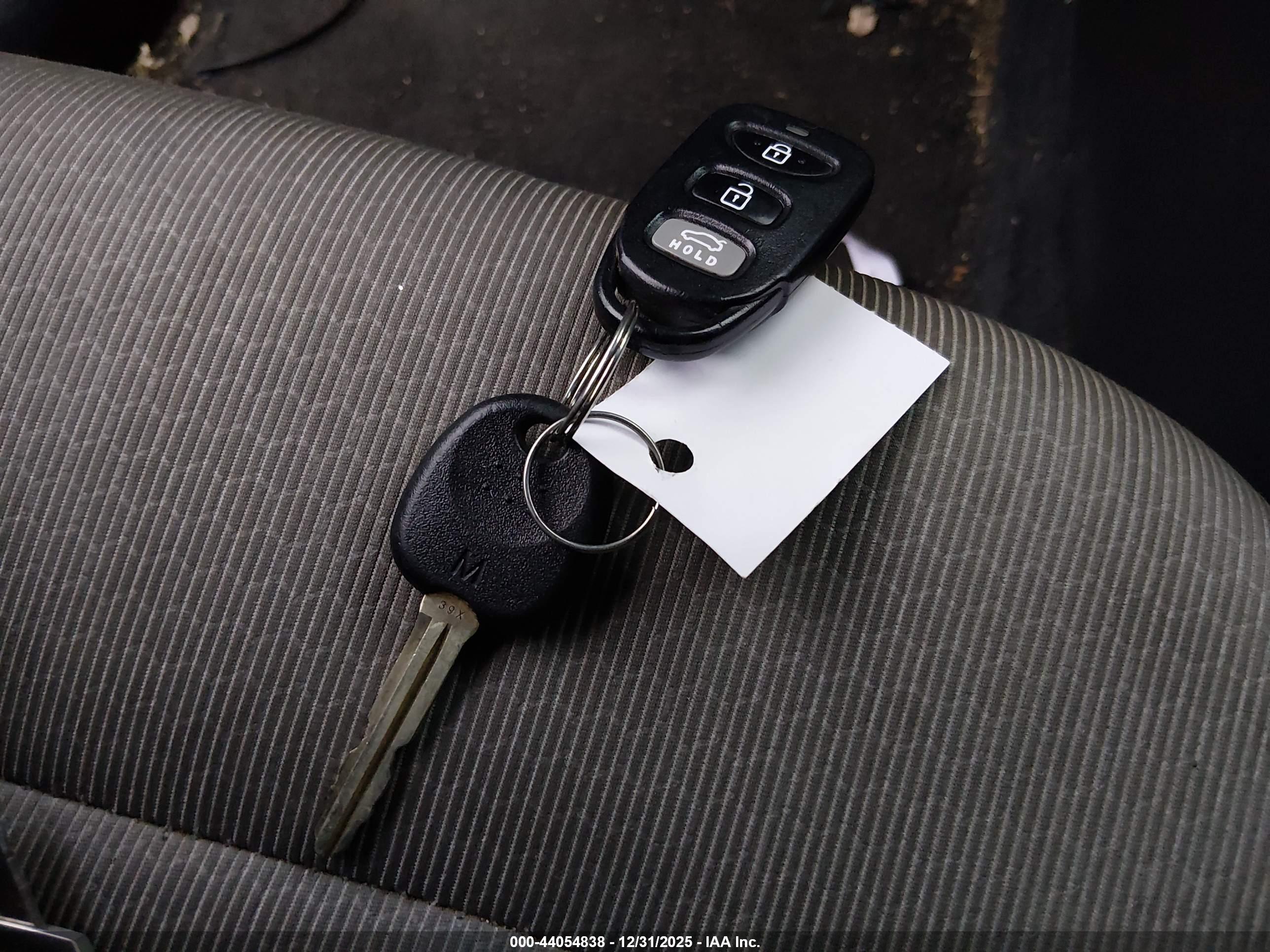 HYUNDAI ELANTRA image 11