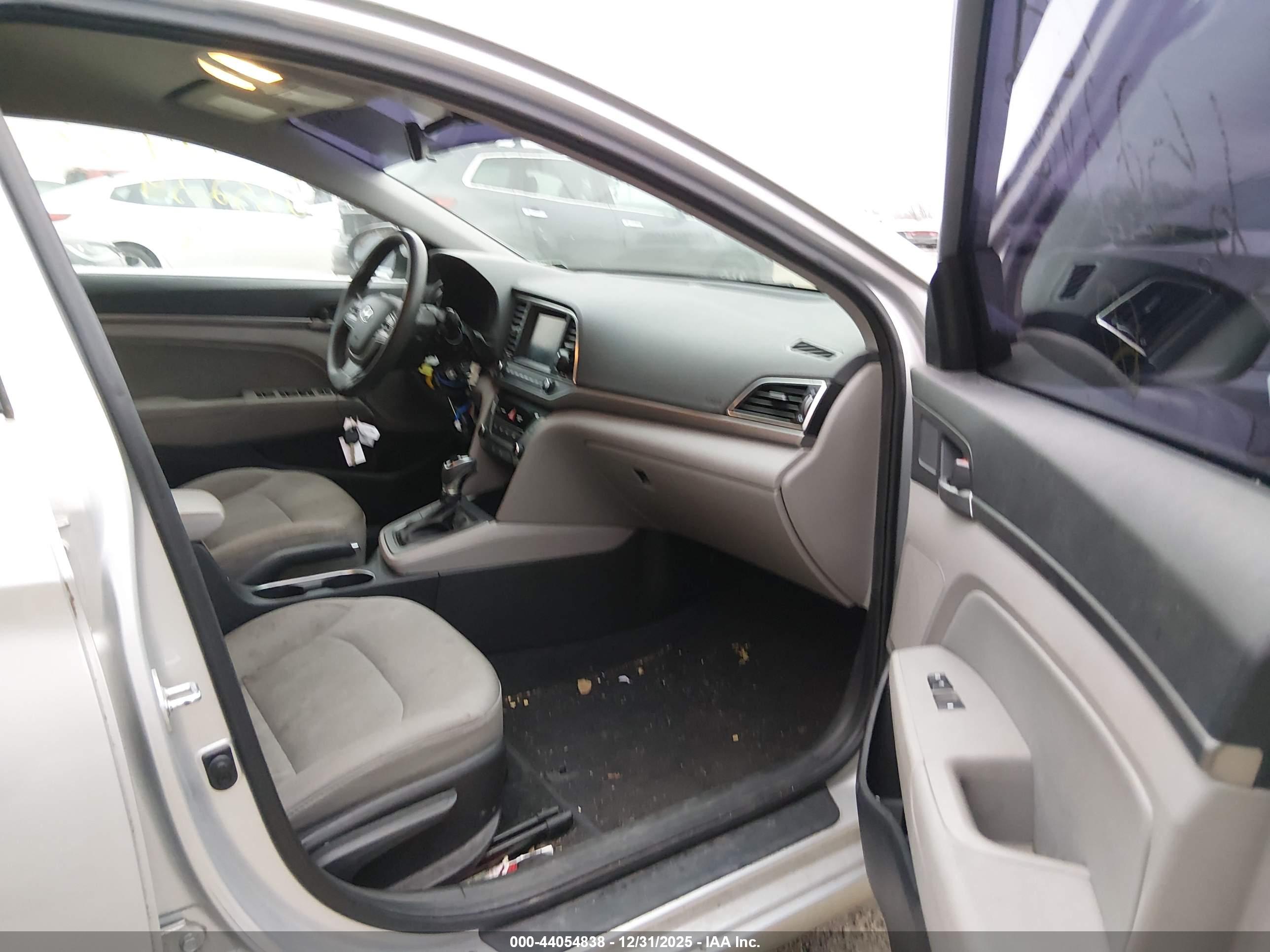 HYUNDAI ELANTRA image 5