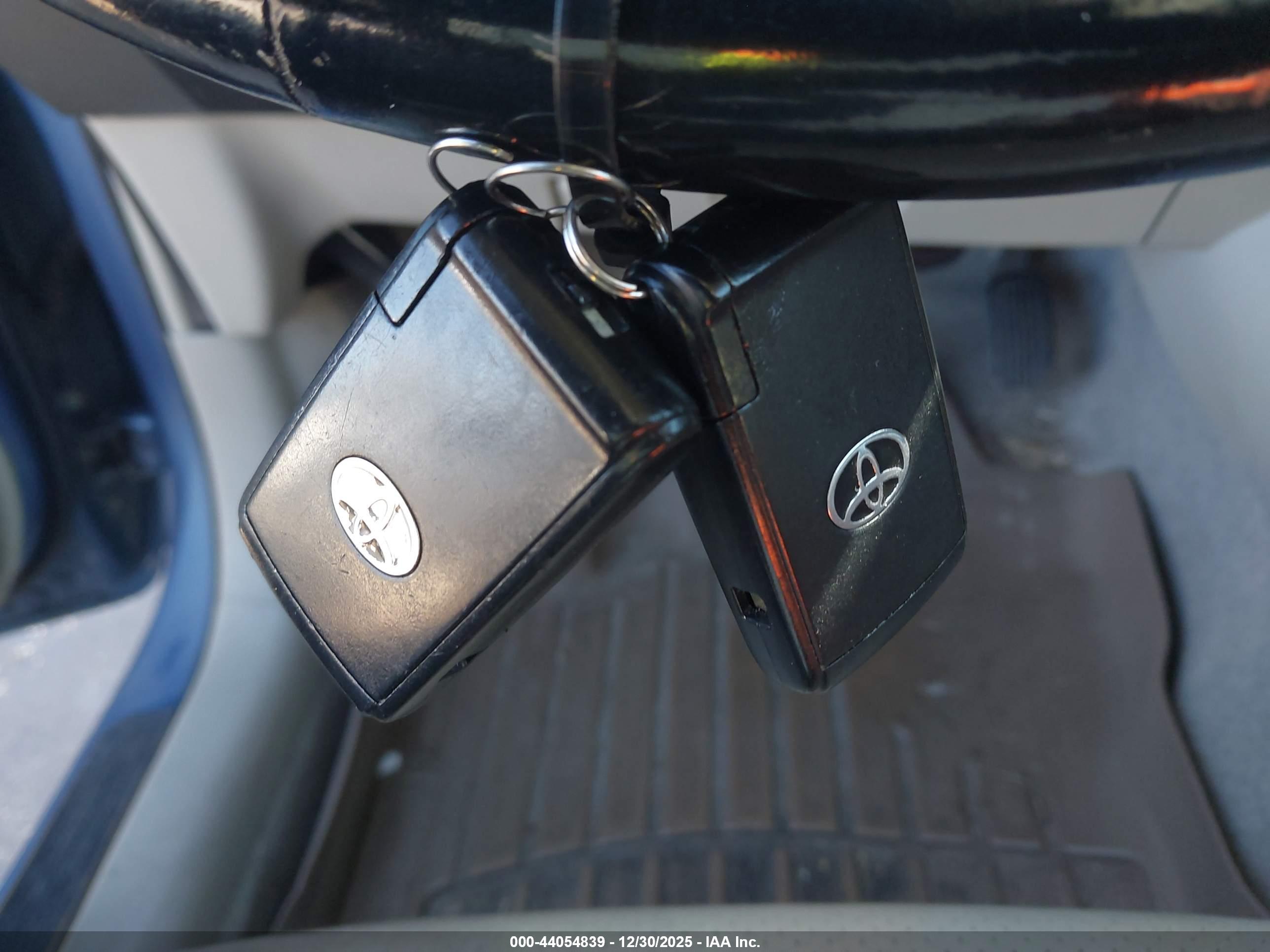 TOYOTA PRIUS image 11