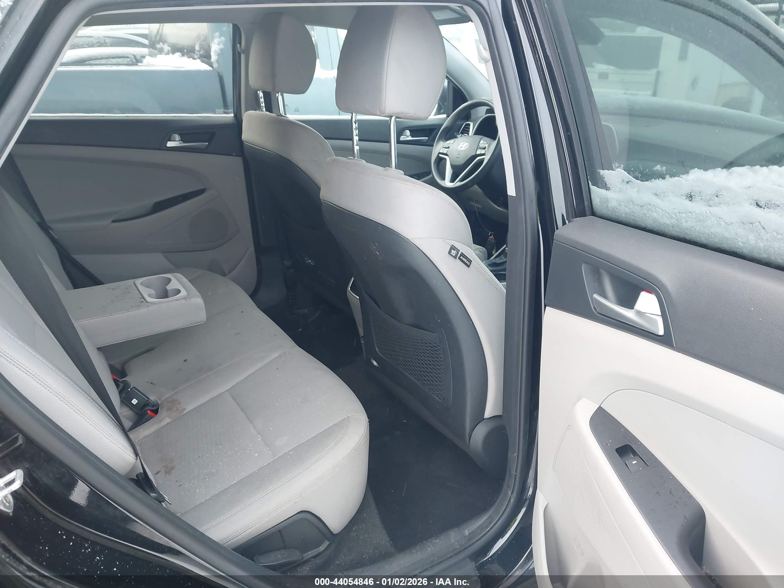 HYUNDAI TUCSON image 8