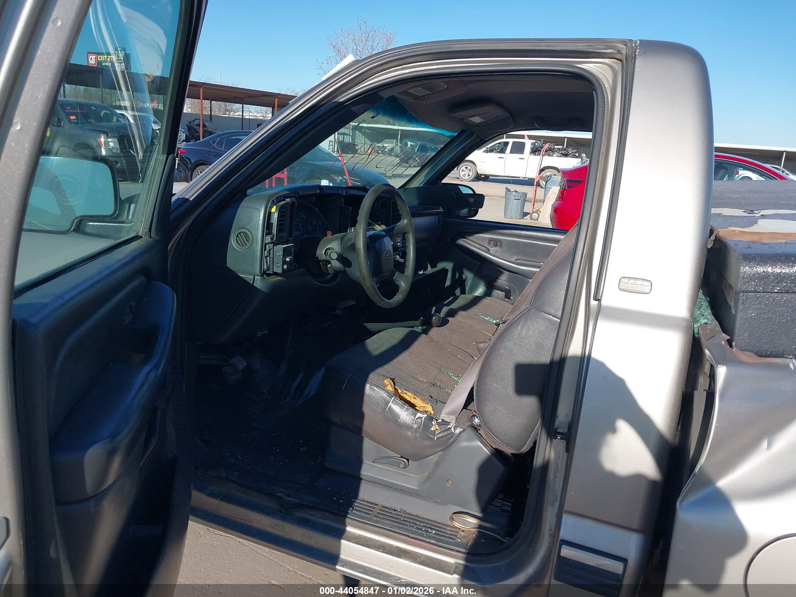 CHEVROLET SILVERADO image 5