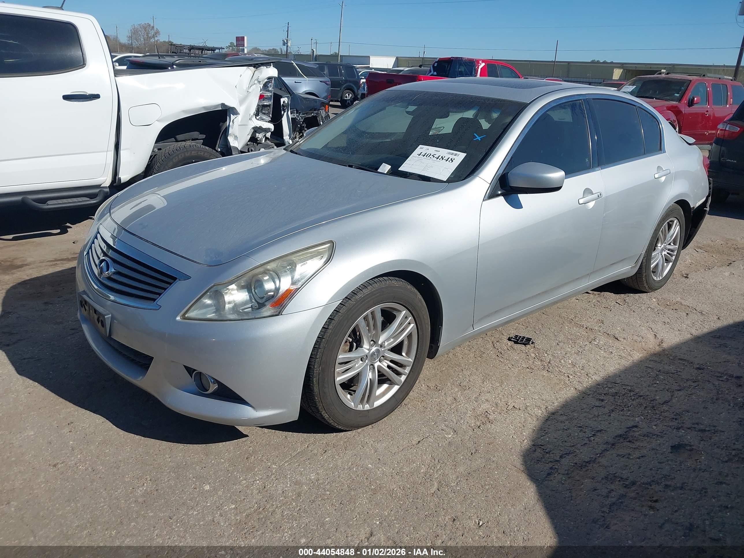 INFINITI G37 image 2