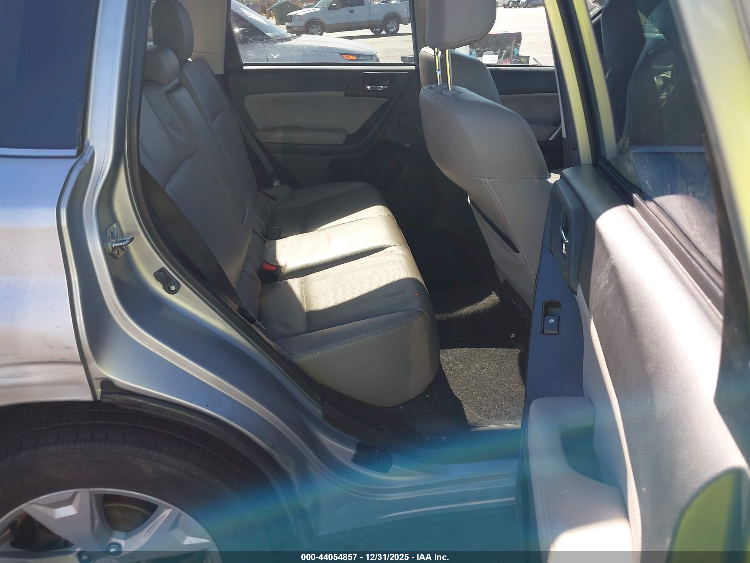 SUBARU FORESTER image 8