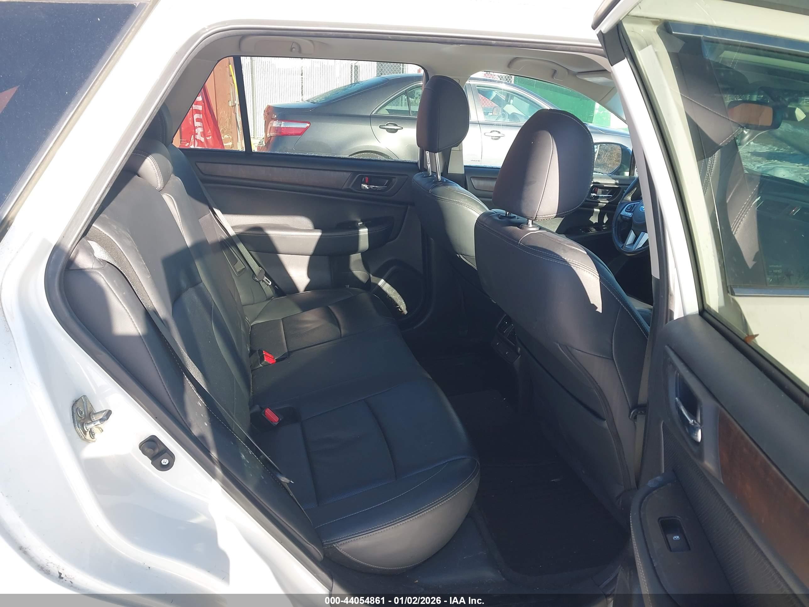 SUBARU OUTBACK image 8