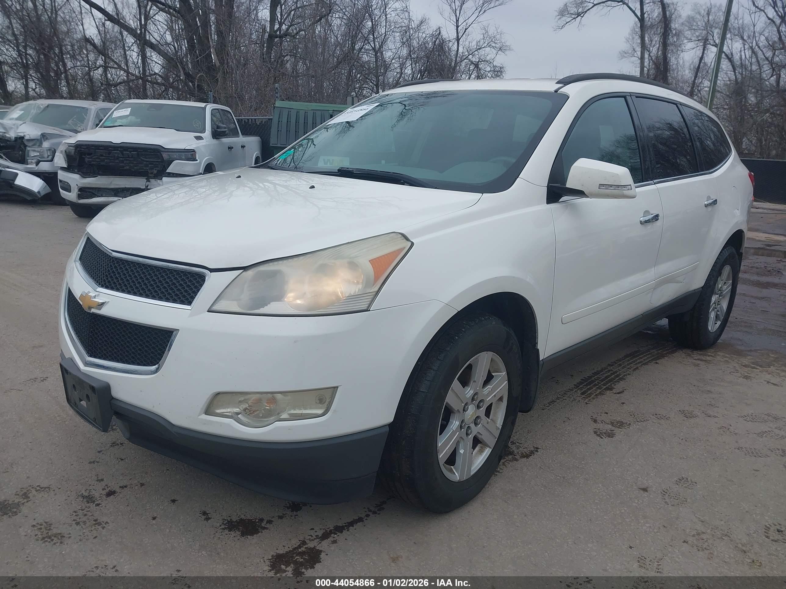 CHEVROLET TRAVERSE image 2
