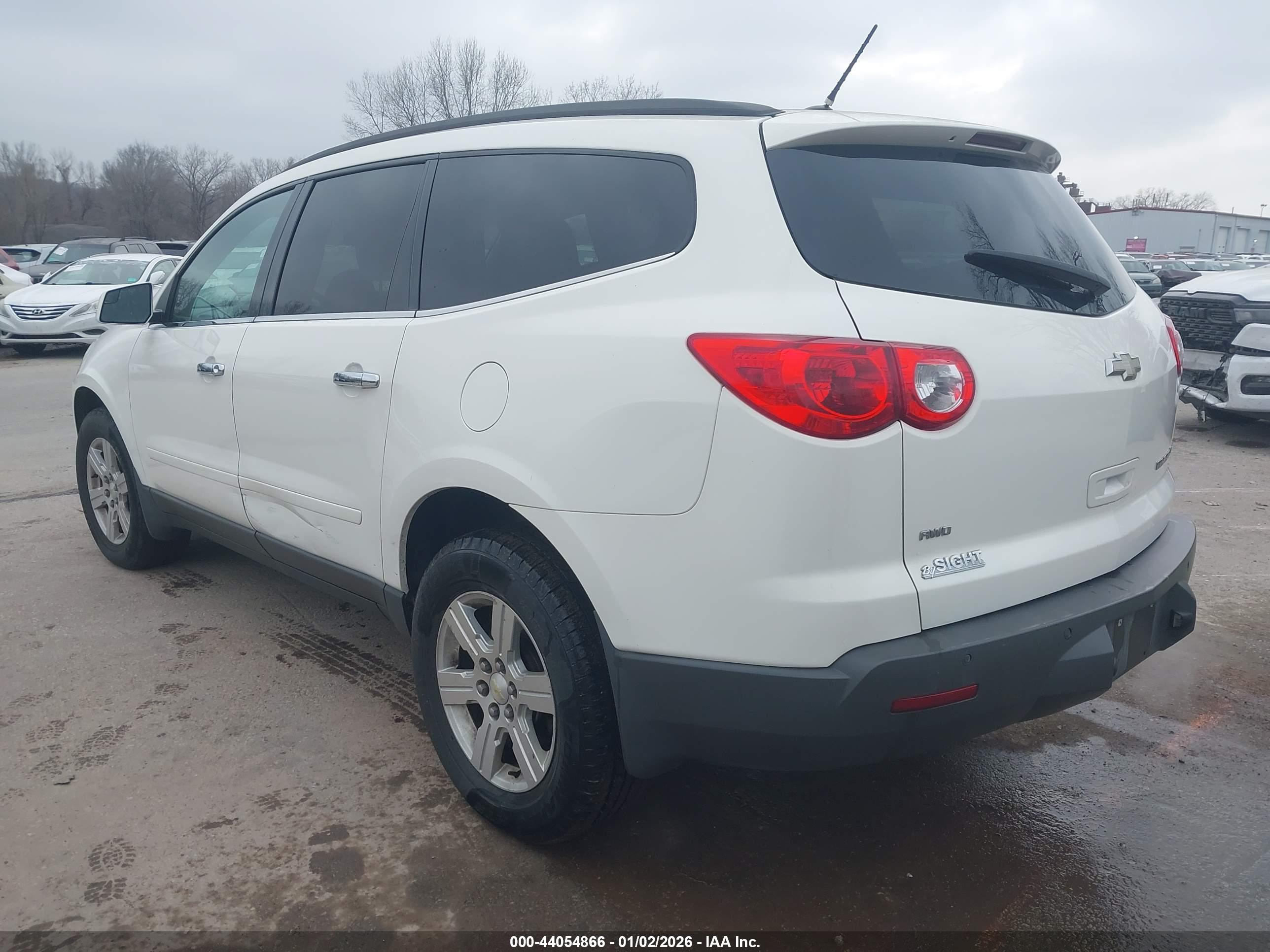 CHEVROLET TRAVERSE image 3