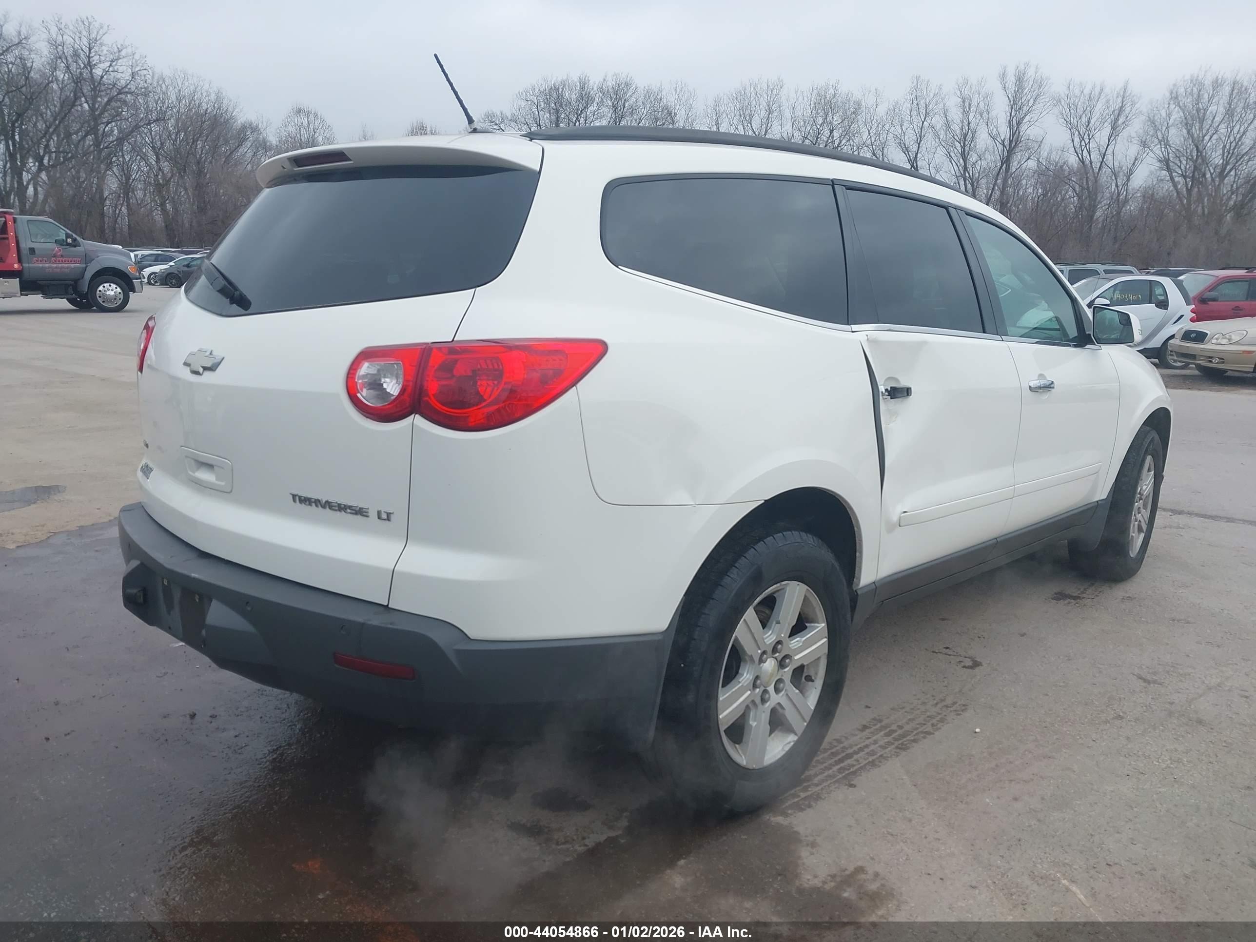 CHEVROLET TRAVERSE image 4