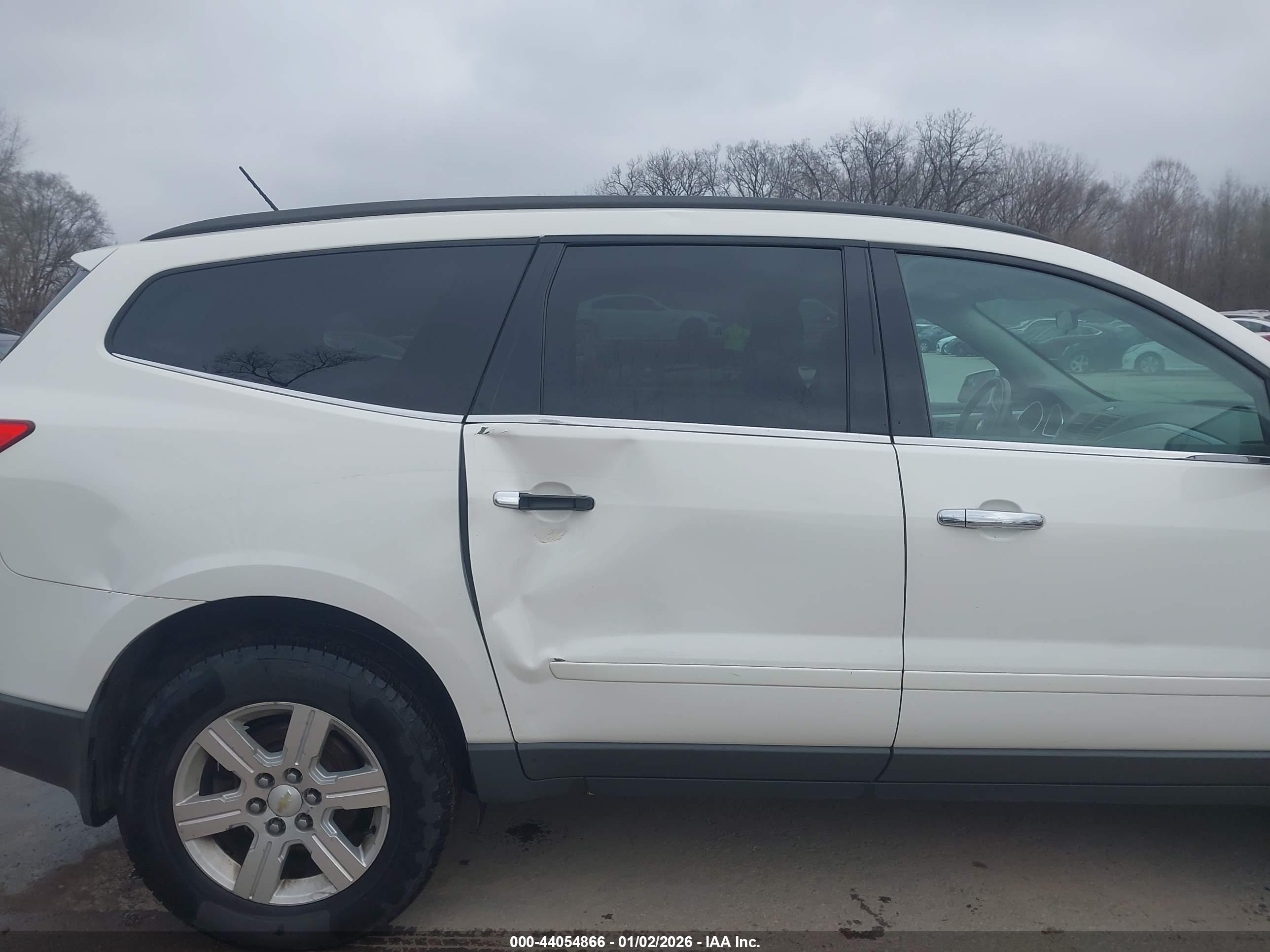 CHEVROLET TRAVERSE image 6