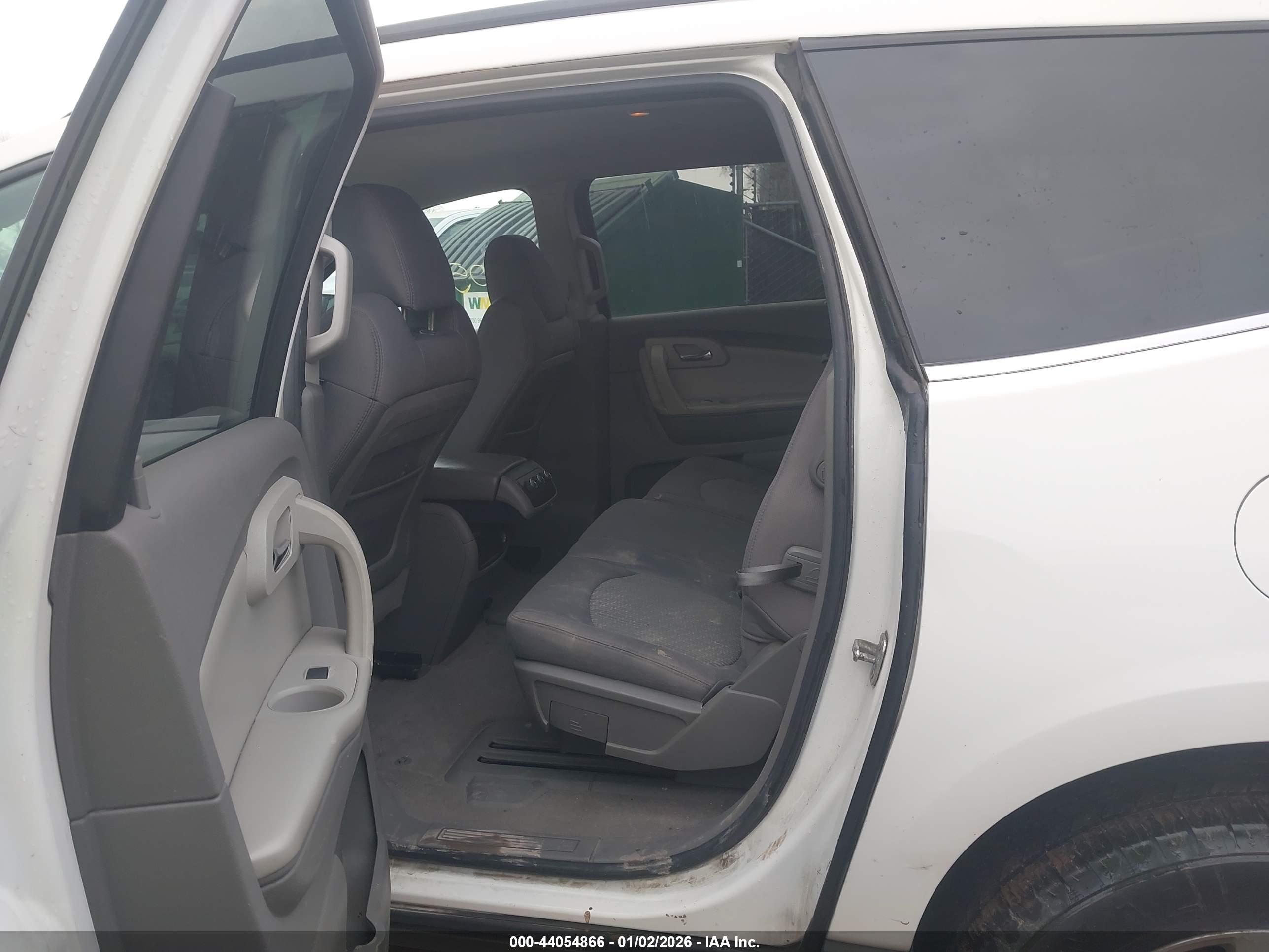 CHEVROLET TRAVERSE image 8