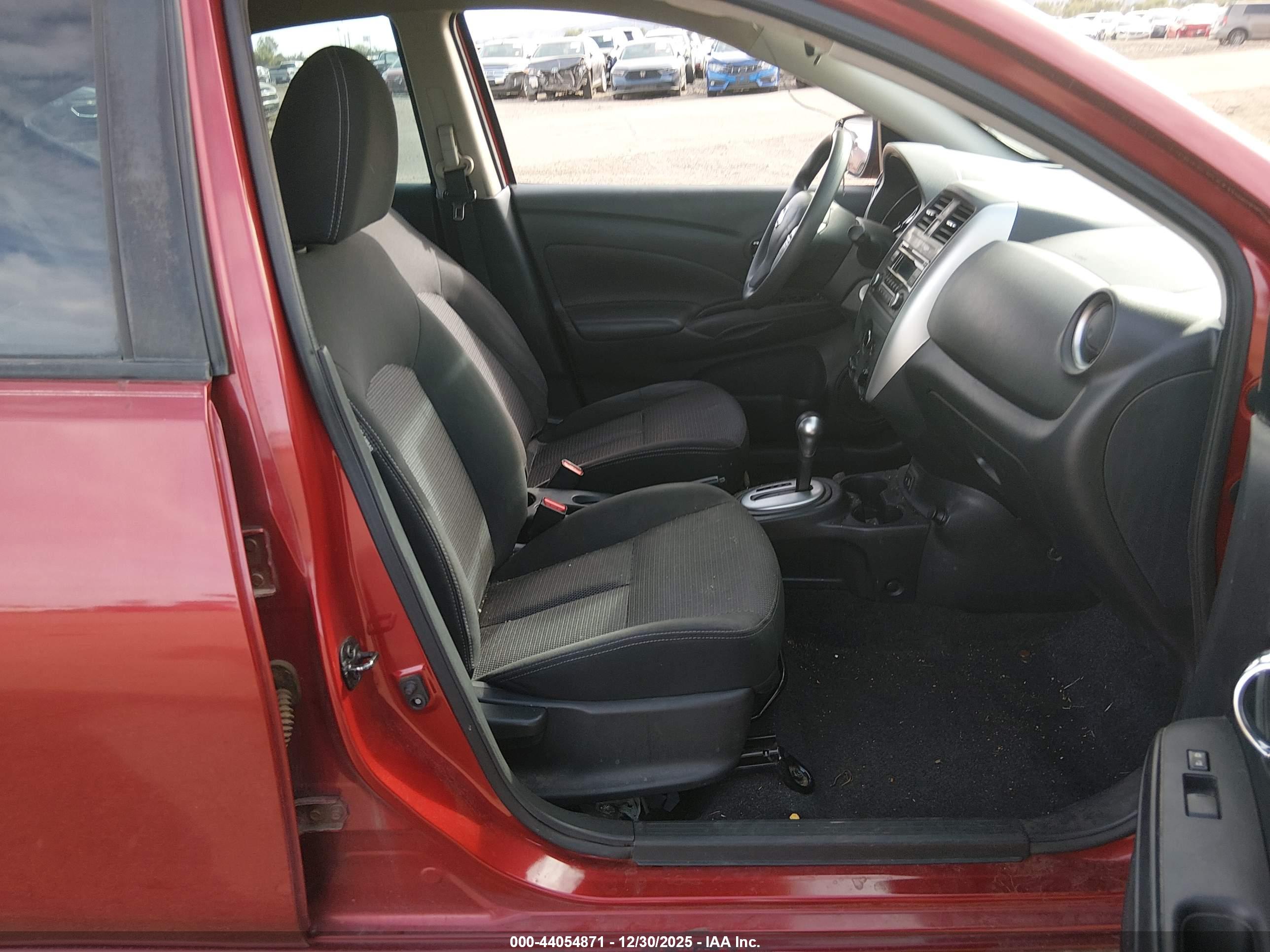 NISSAN VERSA image 5