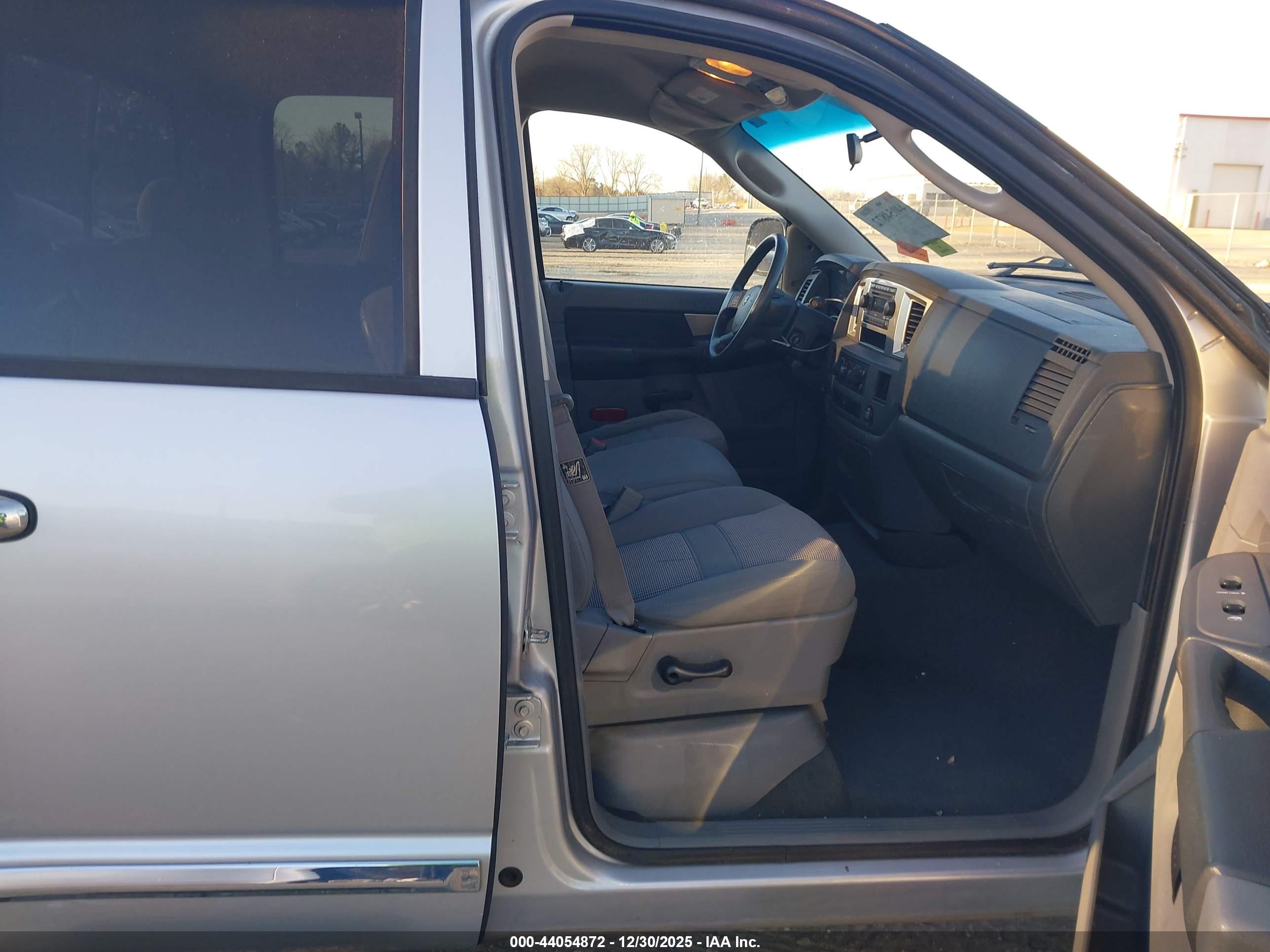 DODGE RAM image 5