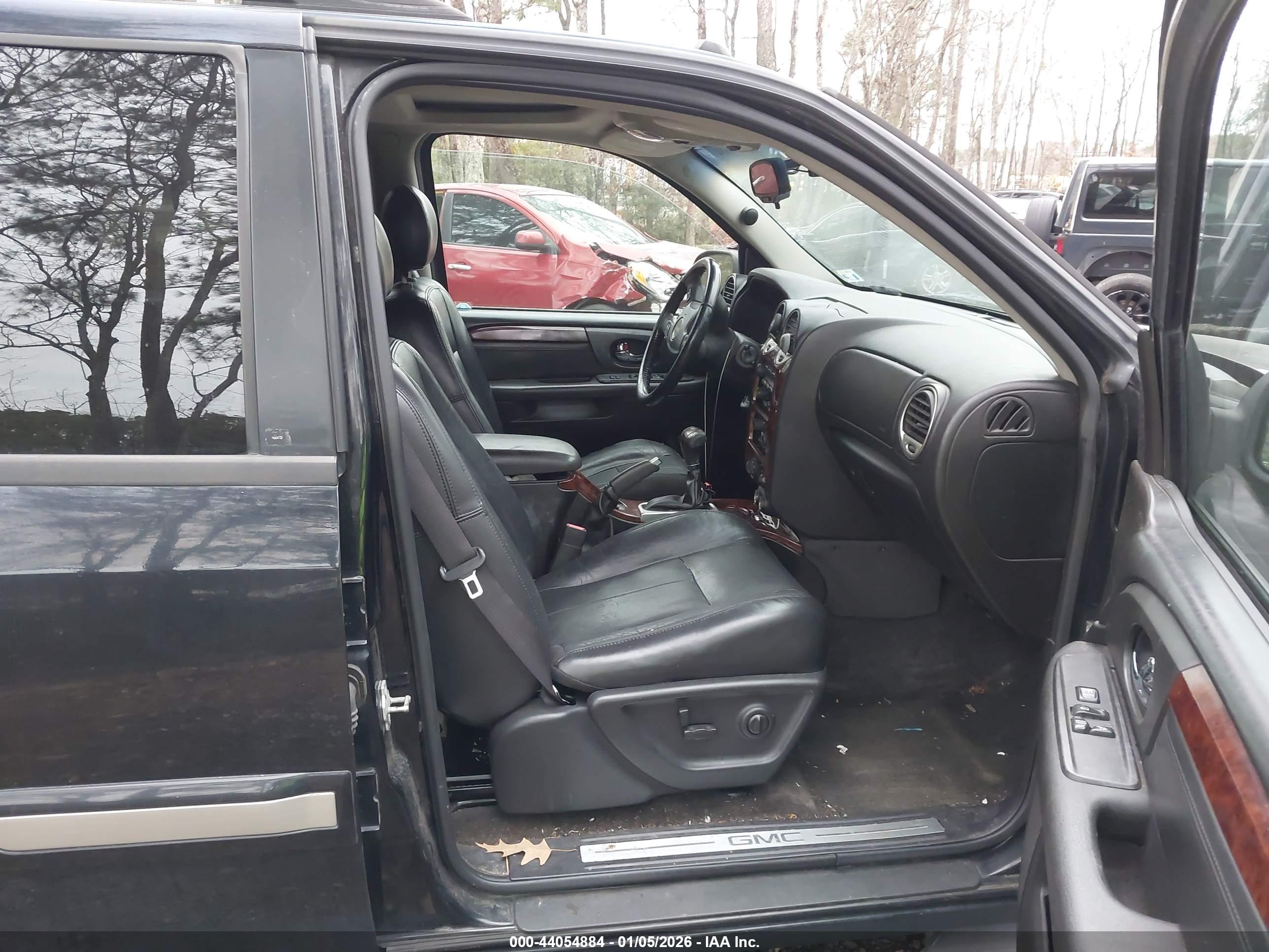 GMC ENVOY image 5