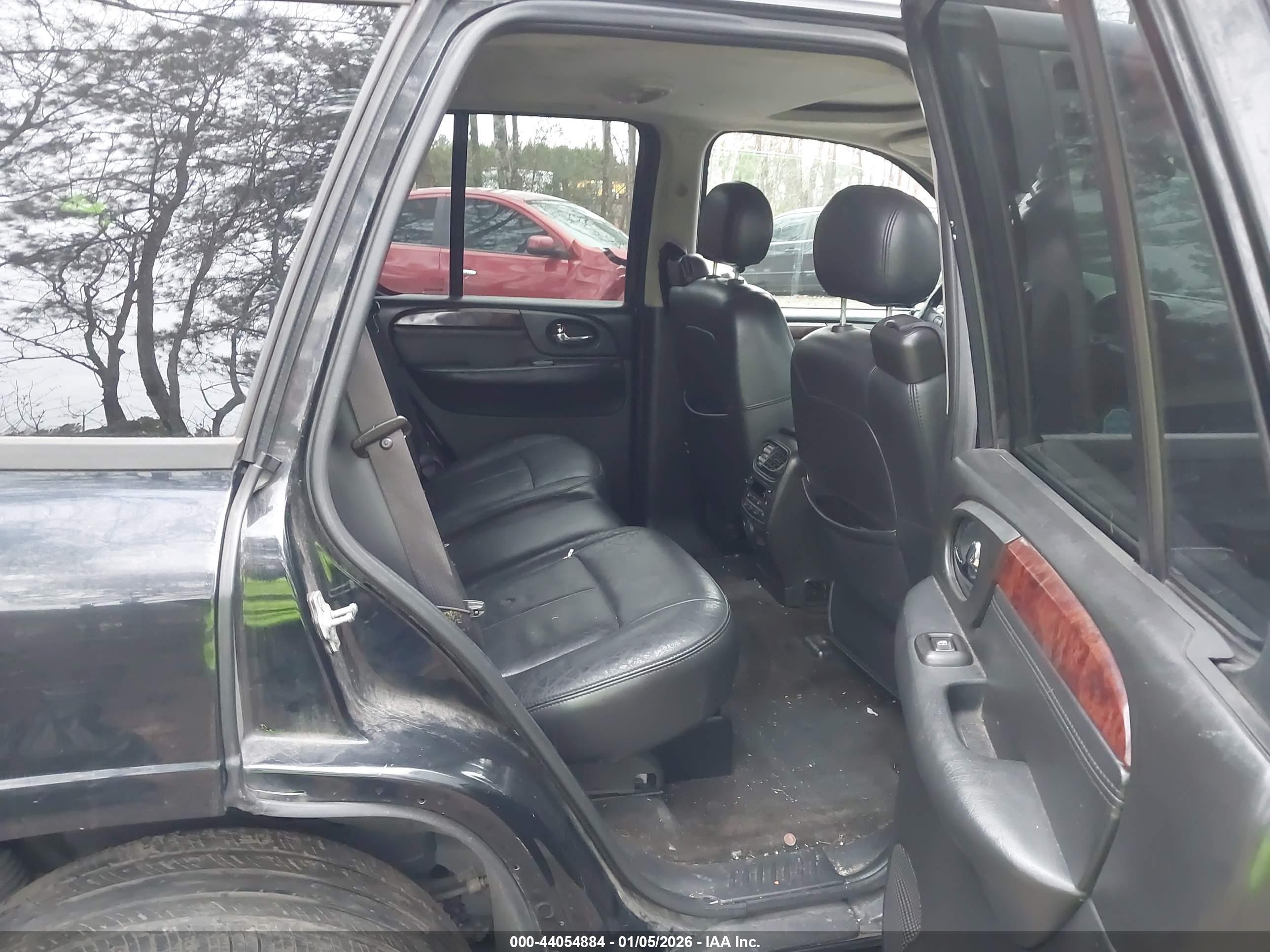 GMC ENVOY image 8