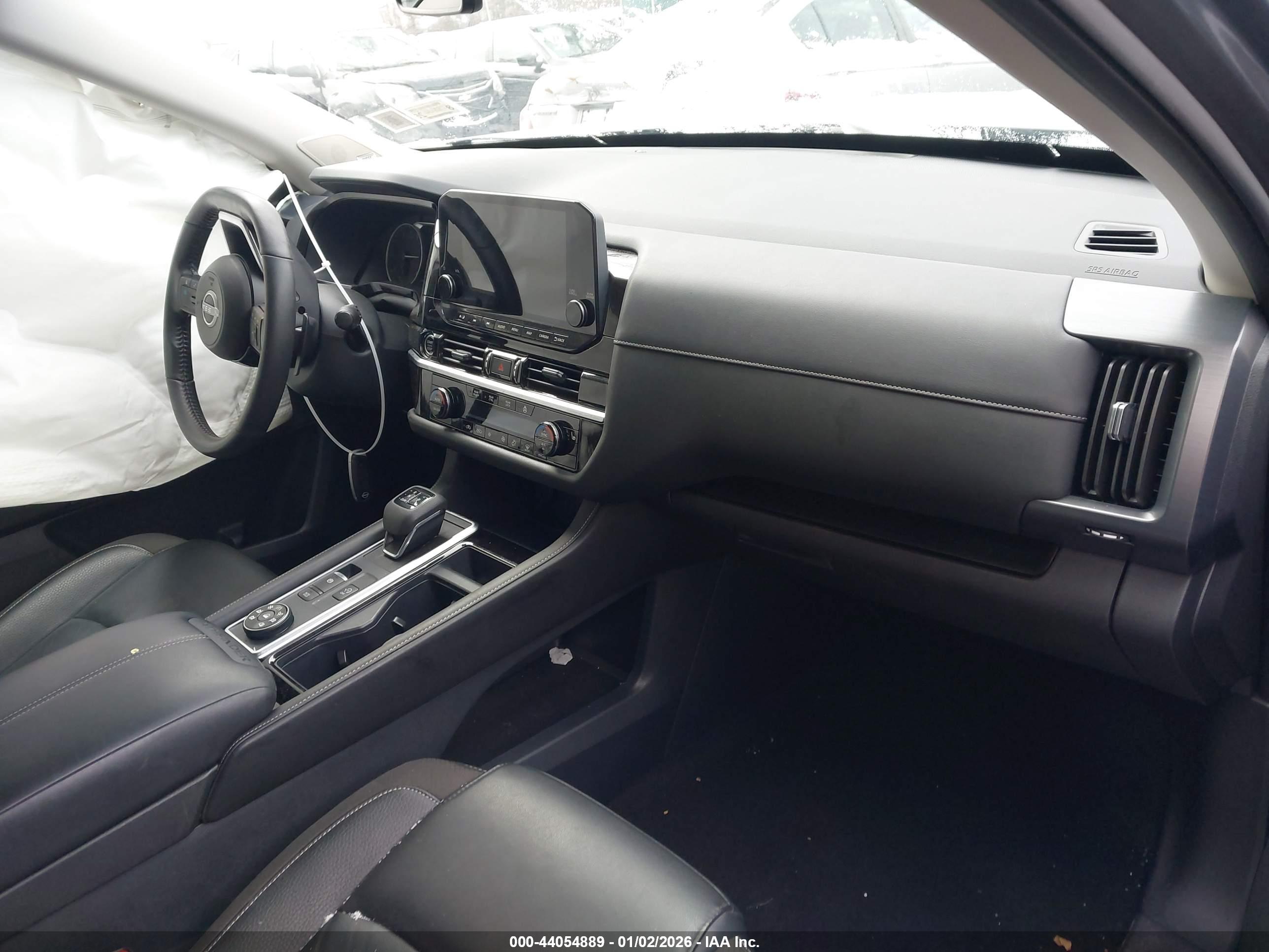 NISSAN PATHFINDER image 5